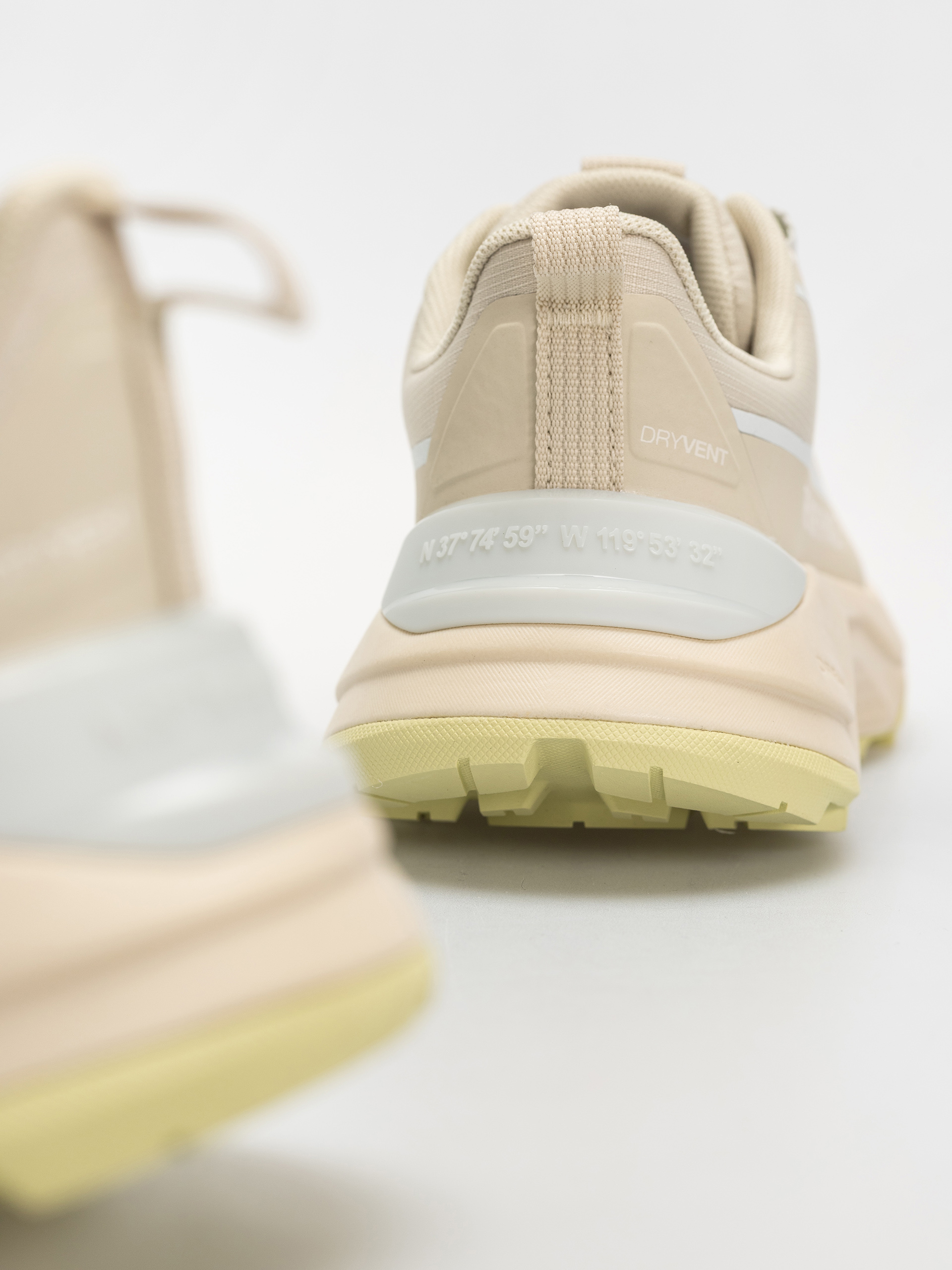 The North Face Fastpack Wp Shoes Wmn (desert stone/le)