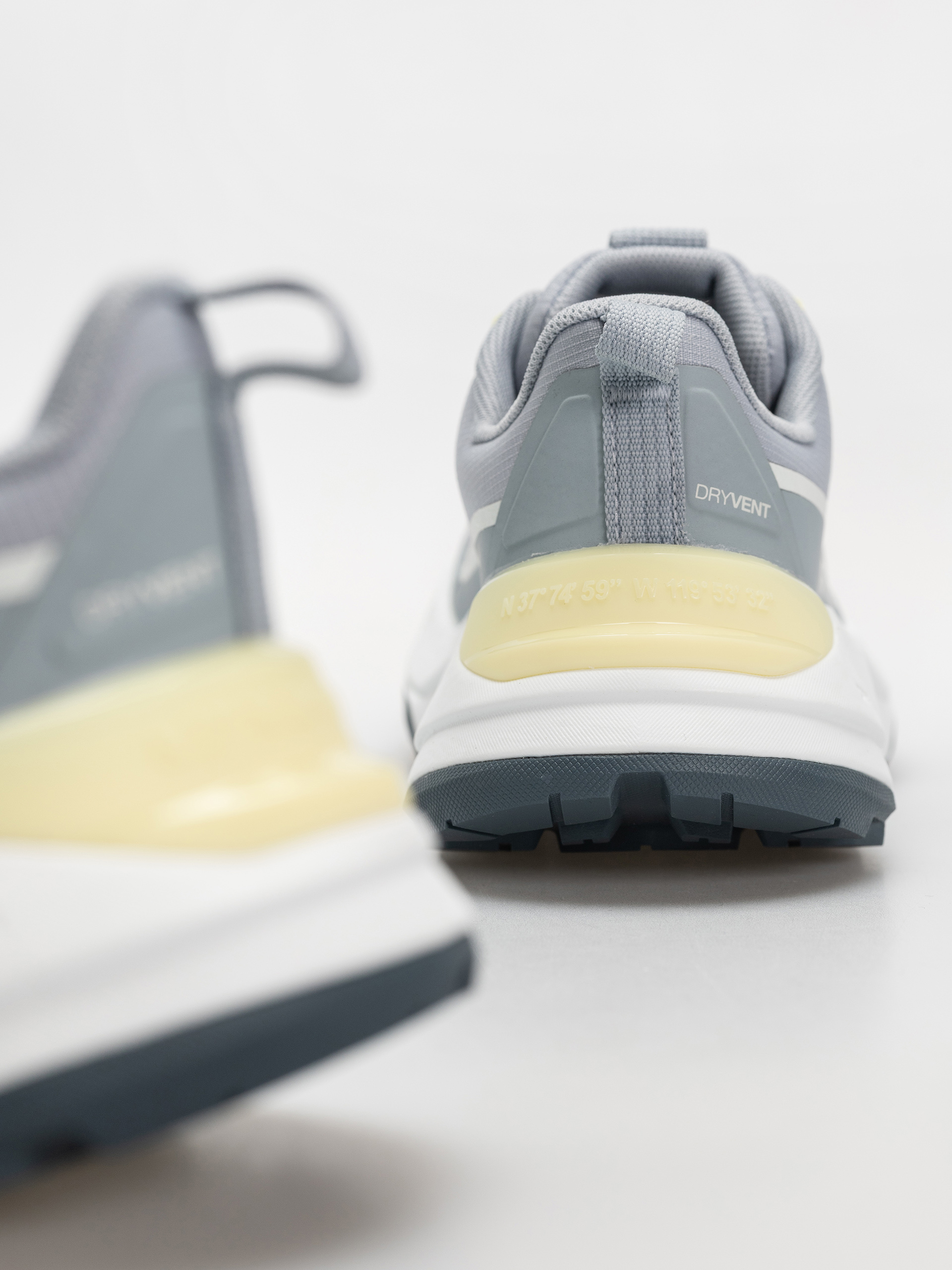 The North Face Fastpack Wp Wmn Schuhe (frost grey/lemo)