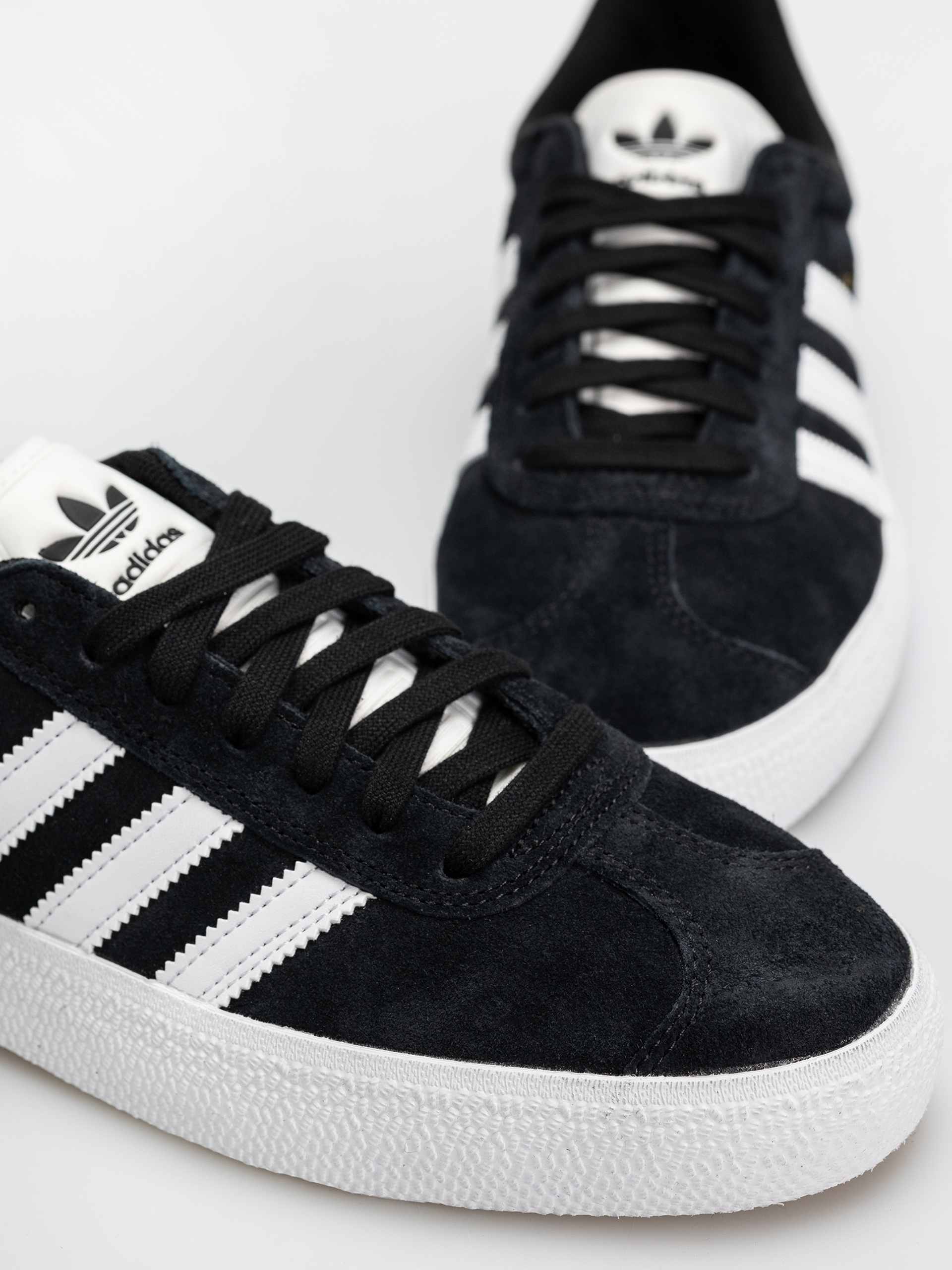 adidas Gazelle Adv Schuhe (cblack/ftwwht/goldmt)