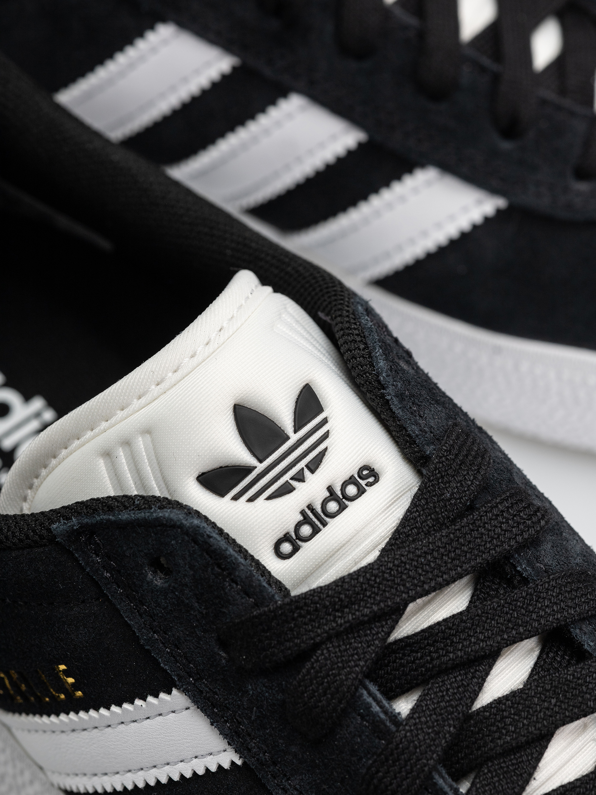 adidas Gazelle Adv Schuhe (cblack/ftwwht/goldmt)