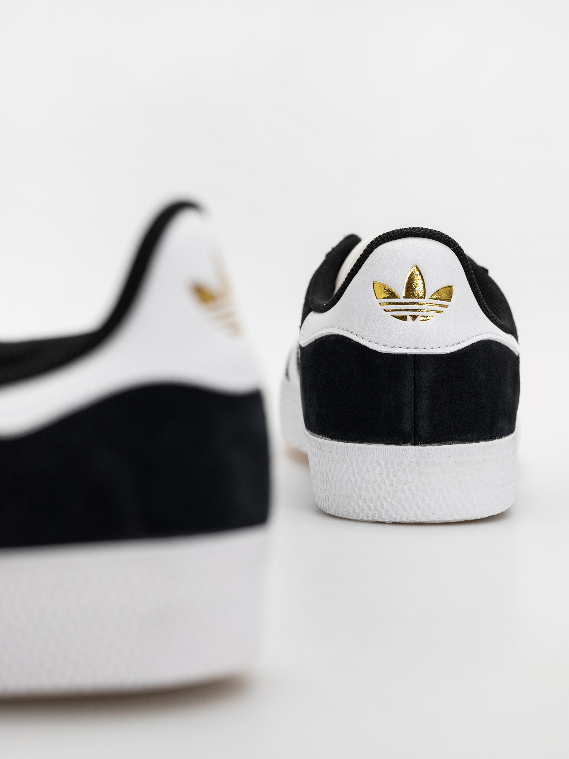 adidas Gazelle Adv Schuhe (cblack/ftwwht/goldmt)