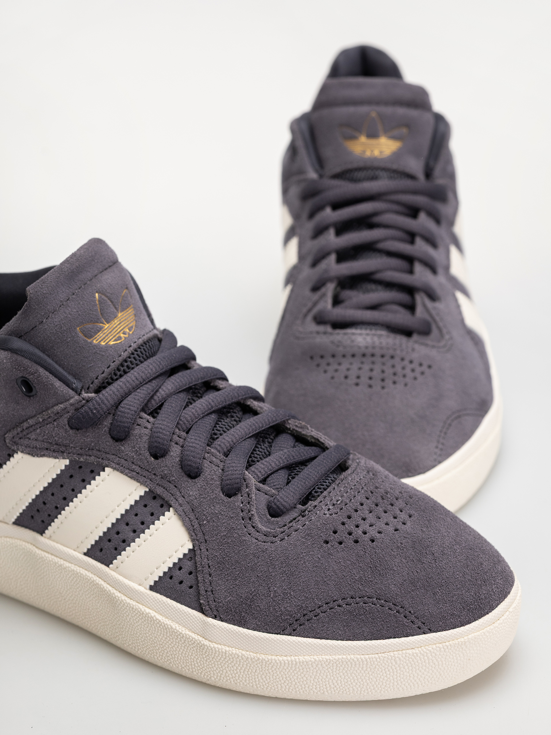 adidas Tyshawn Shoes (cwhite/clesky)