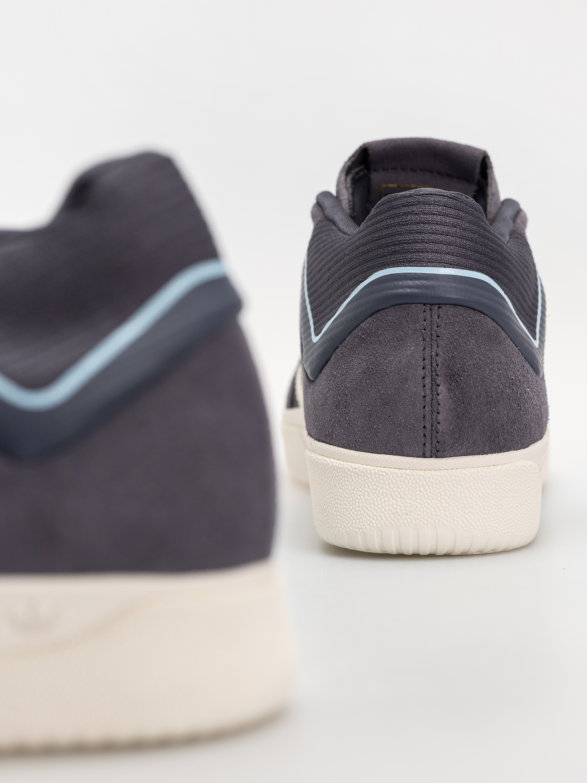 adidas Tyshawn Shoes (cwhite/clesky)