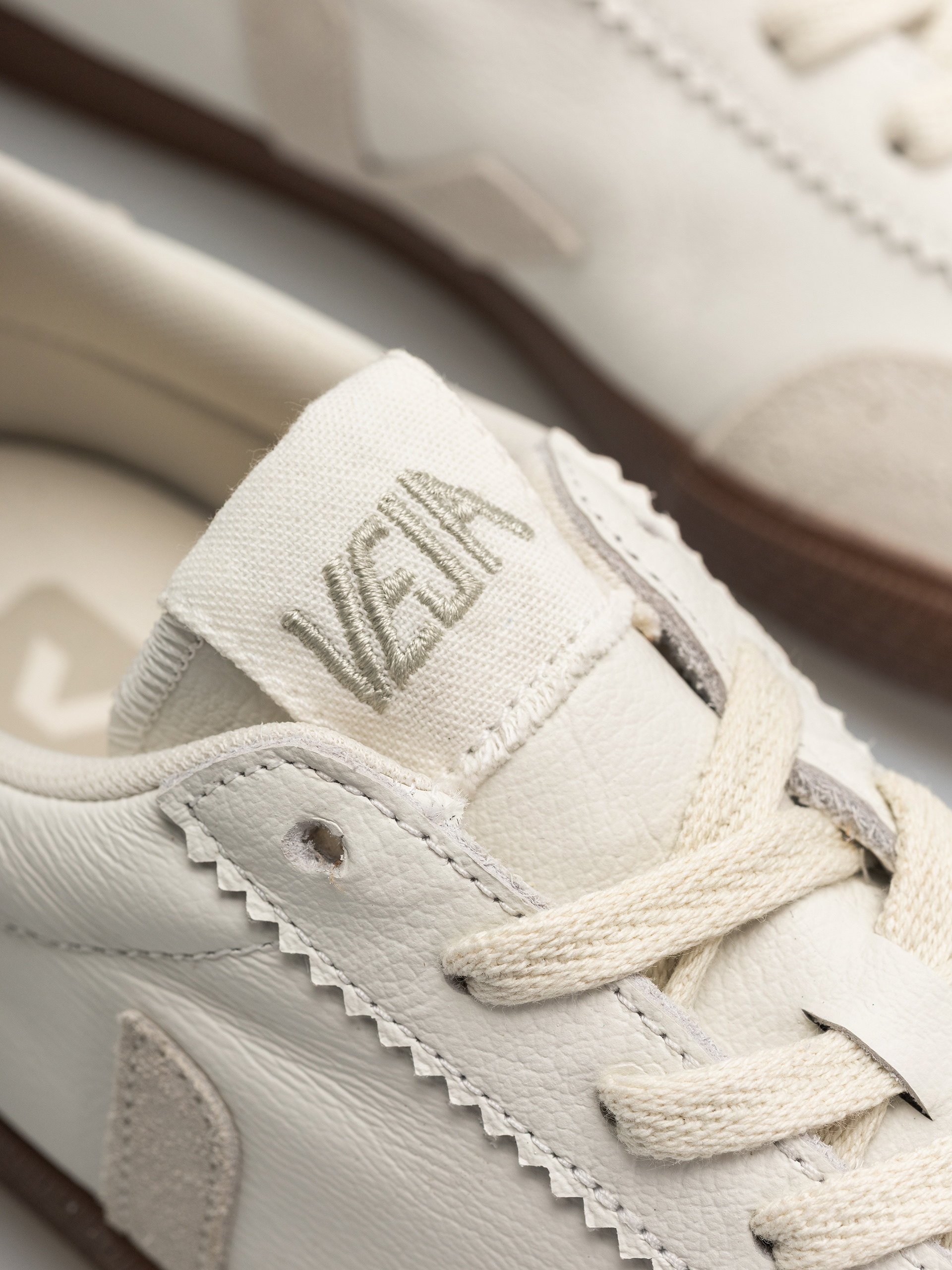Veja Volley Wmn Shoes (white natural bark)