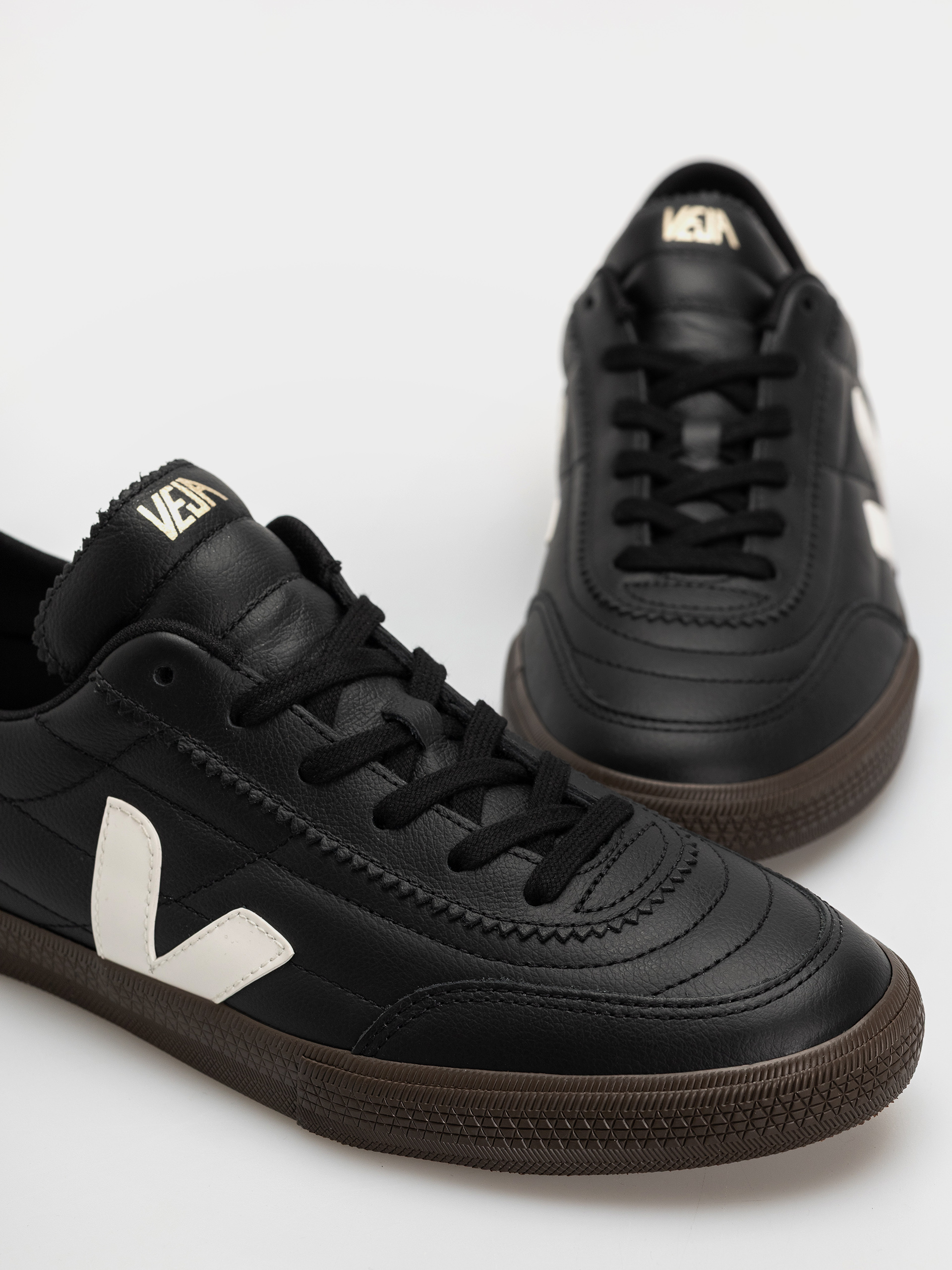 Veja Panenka Shoes (black white)