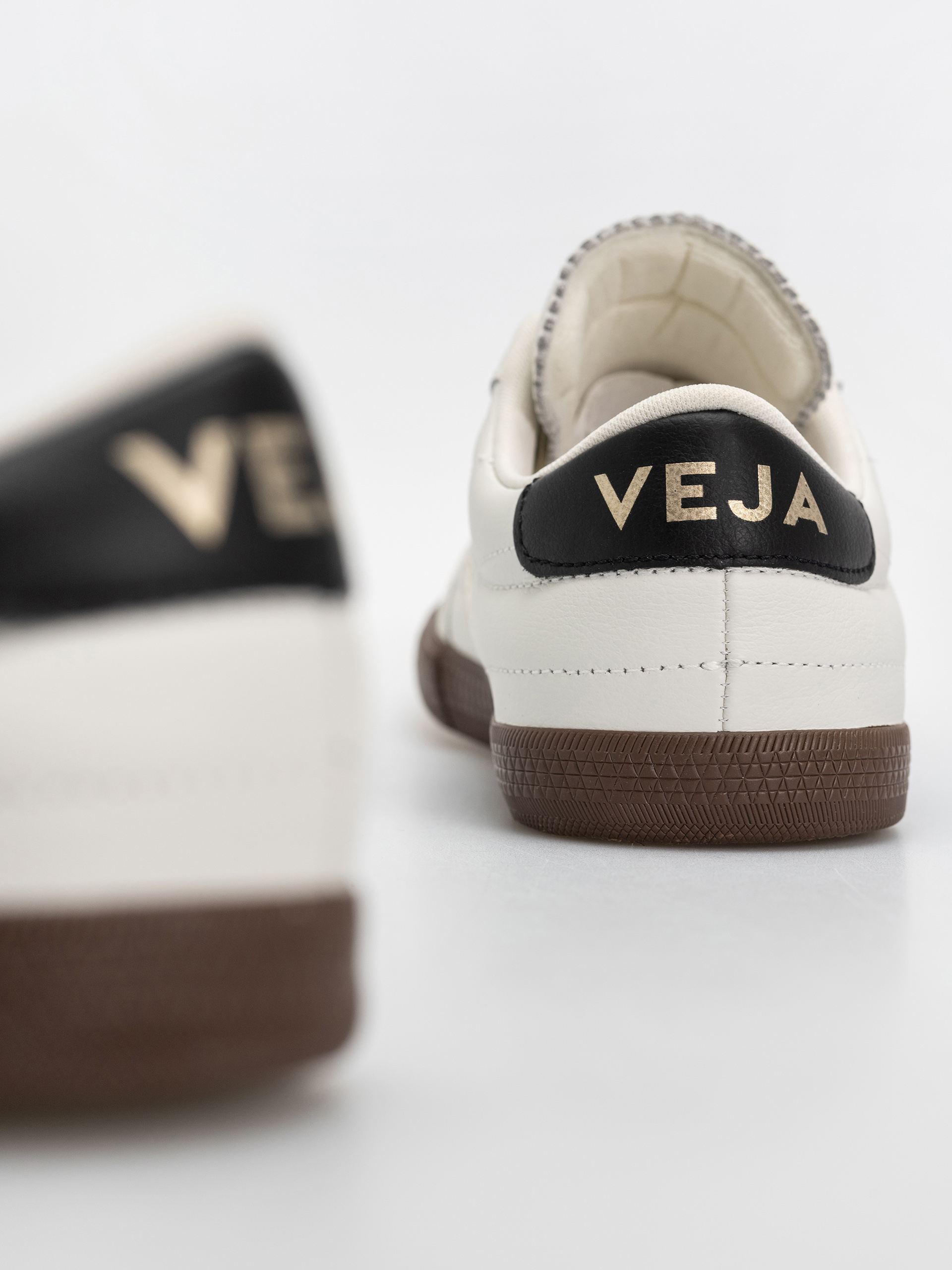 Veja Panenka Wmn Shoes (white black bark)