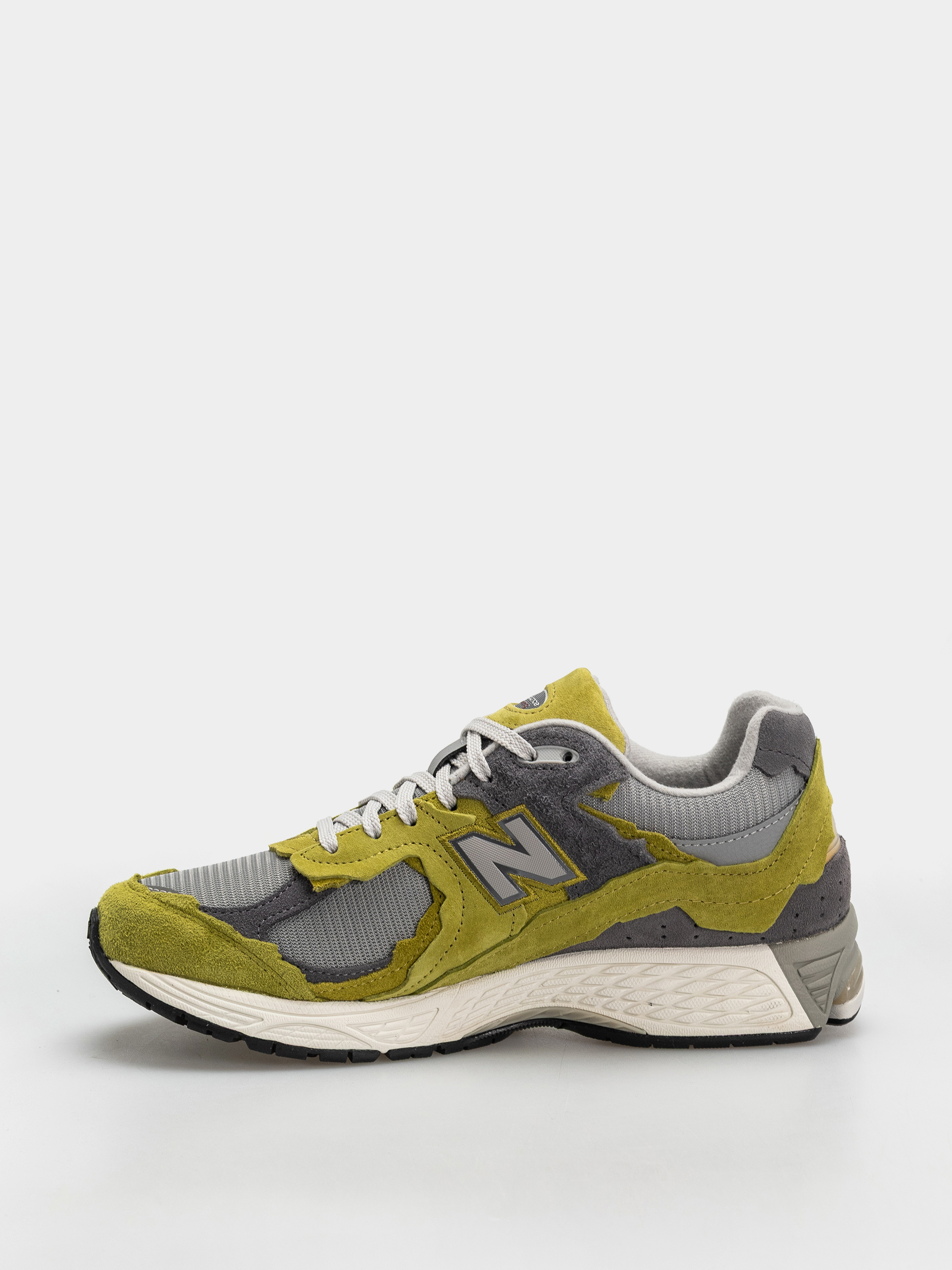 New Balance 2002 Shoes (sea moss/raincloud)
