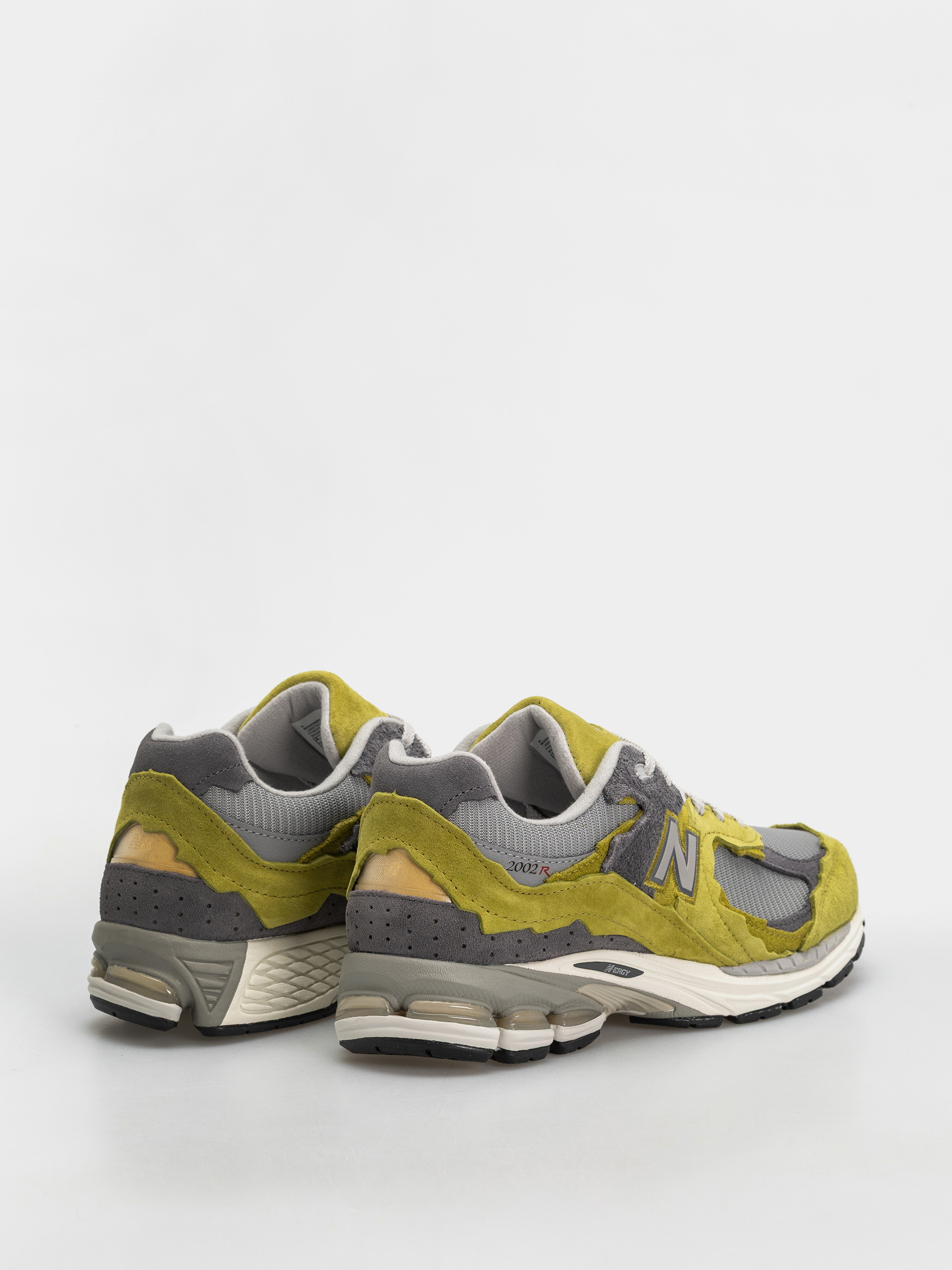 New Balance 2002 Shoes (sea moss/raincloud)