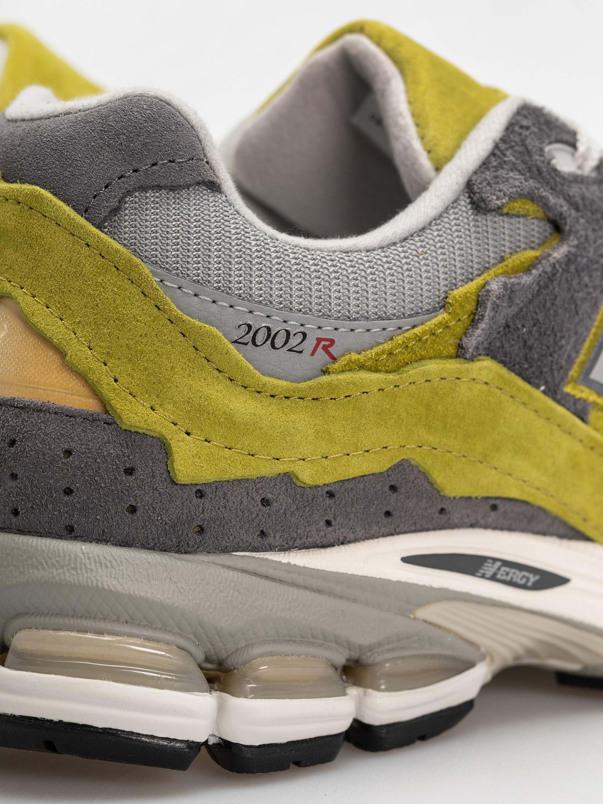 New Balance 2002 Schuhe (sea moss/raincloud)