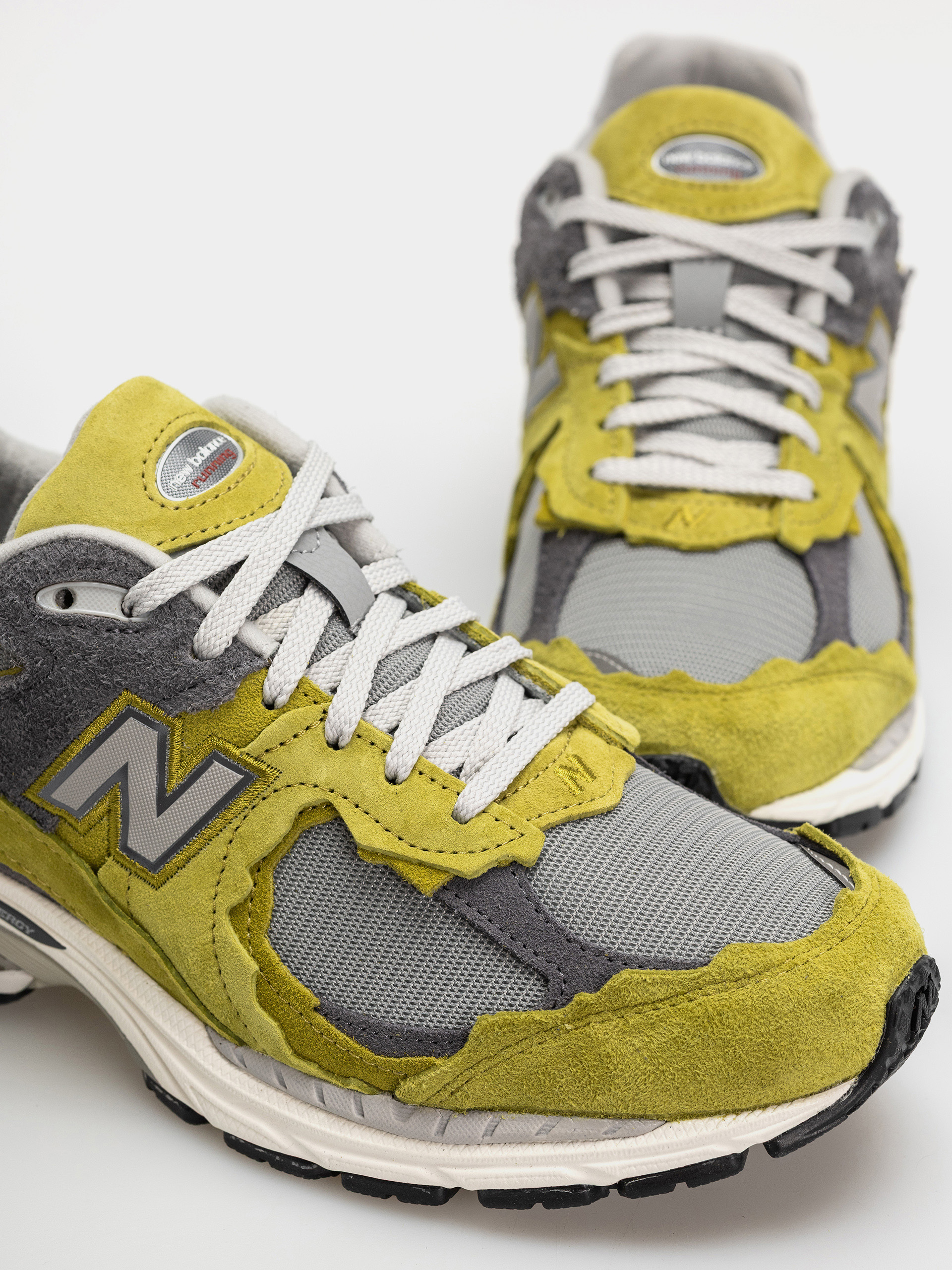 New Balance 2002 Schuhe (sea moss/raincloud)