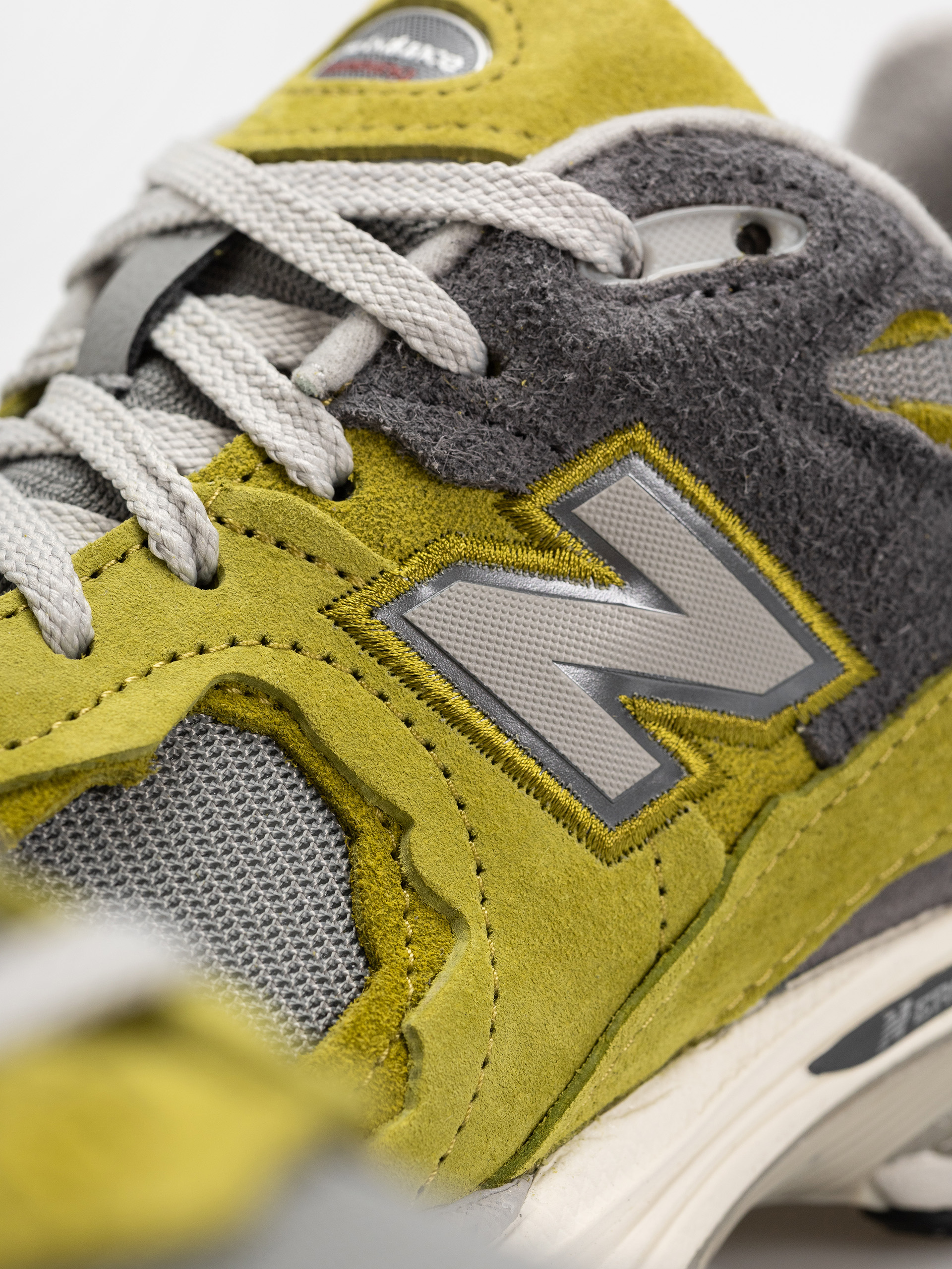 New Balance 2002 Schuhe (sea moss/raincloud)