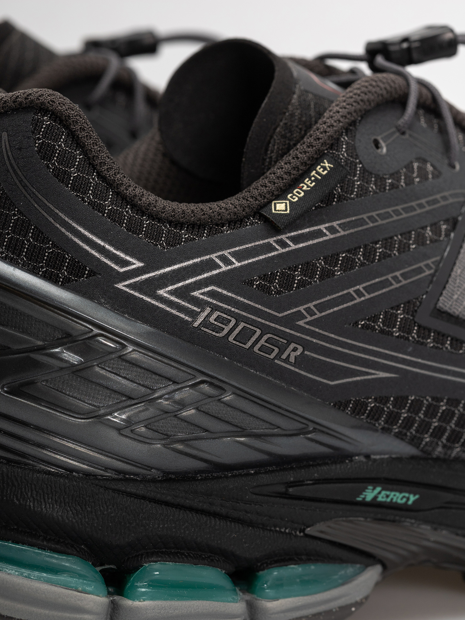 New Balance 1906 Shoes (castlerock/faded black)