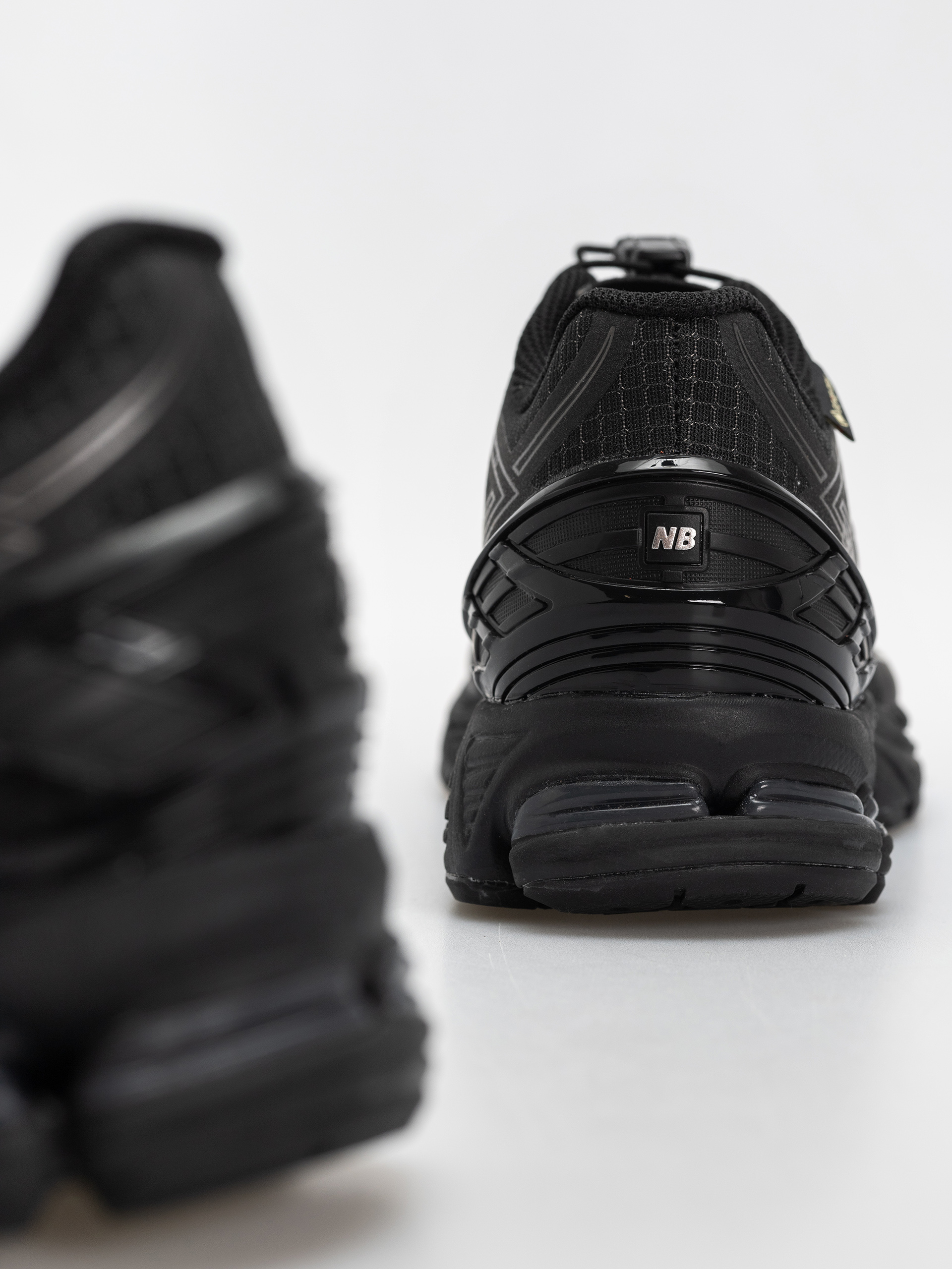 New Balance 1906 Shoes (black/alkaline green)