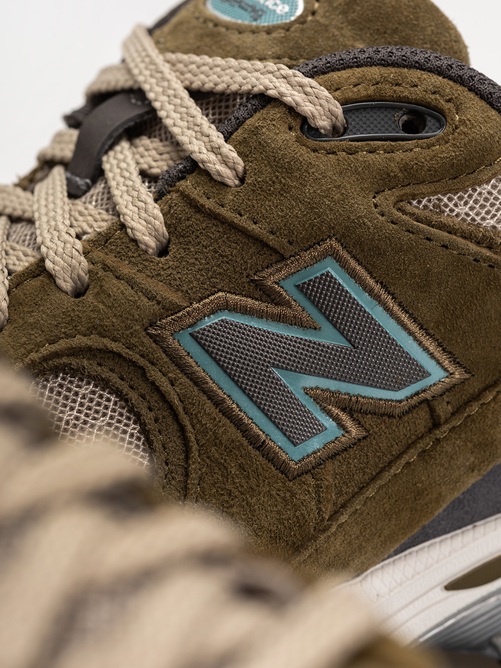 New Balance 2002 Shoes (woodland/stoneware)