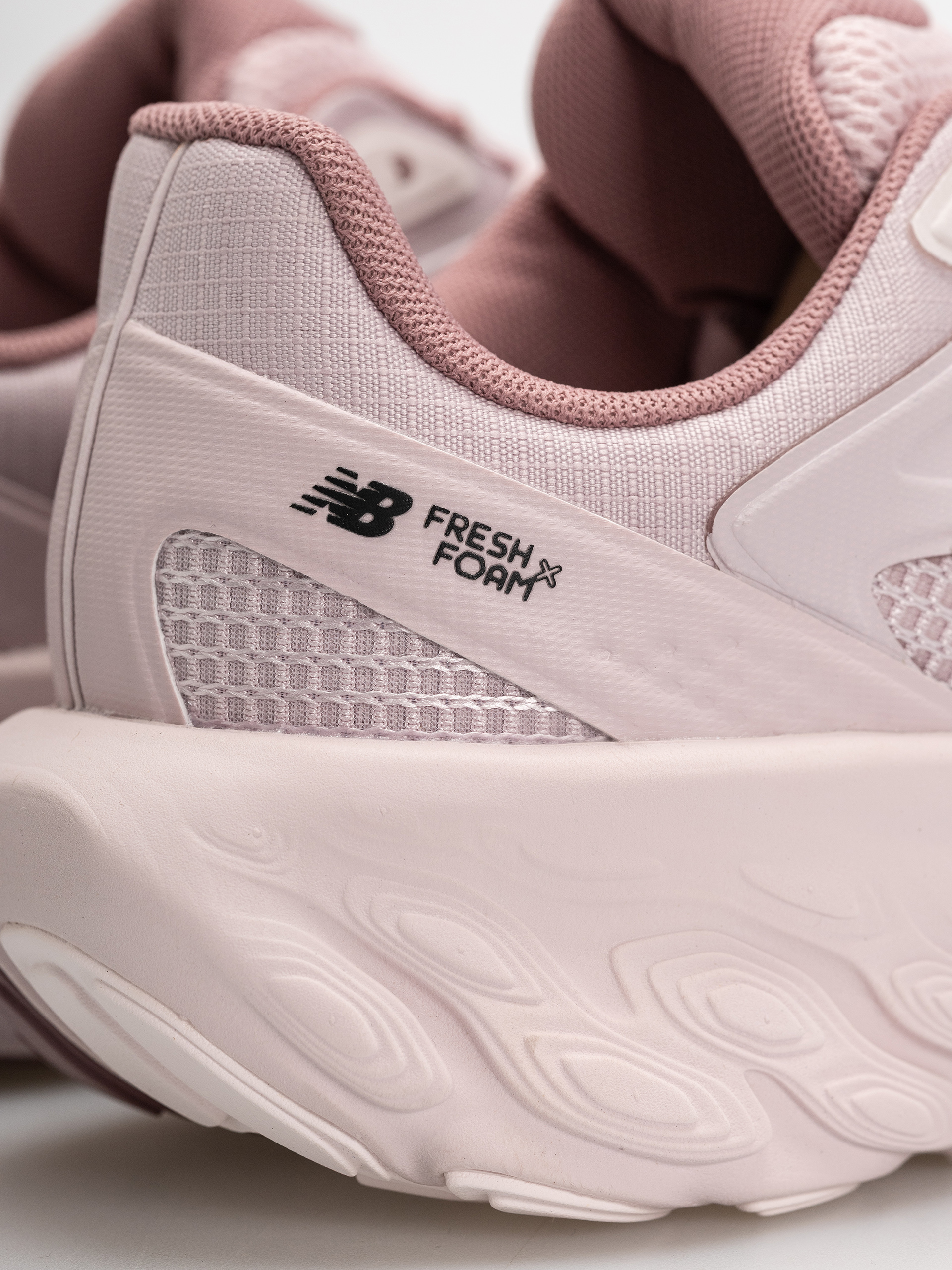 New Balance UTRN Shoes (stone pink/rosewood)