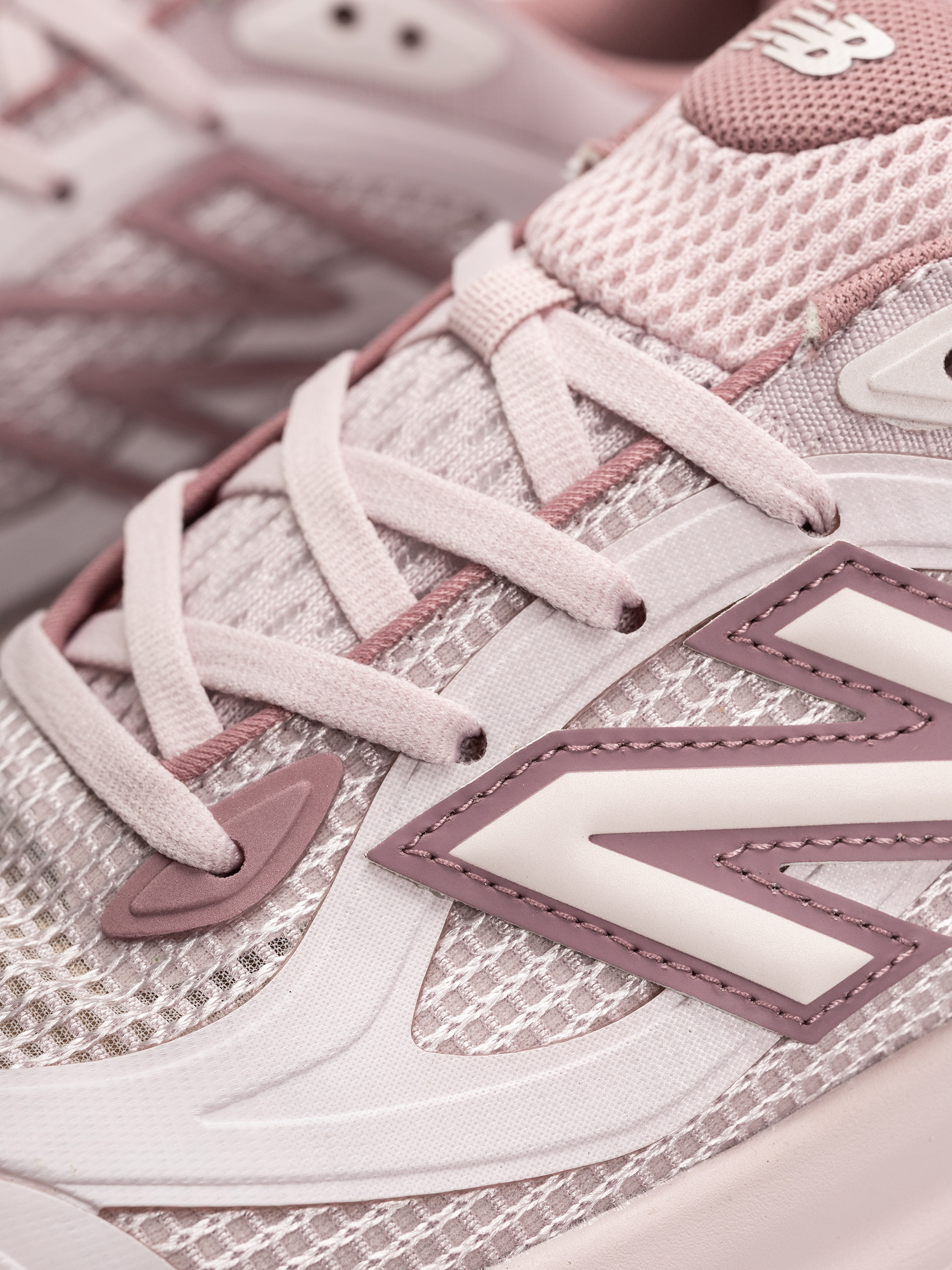 New Balance UTRN Shoes (stone pink/rosewood)
