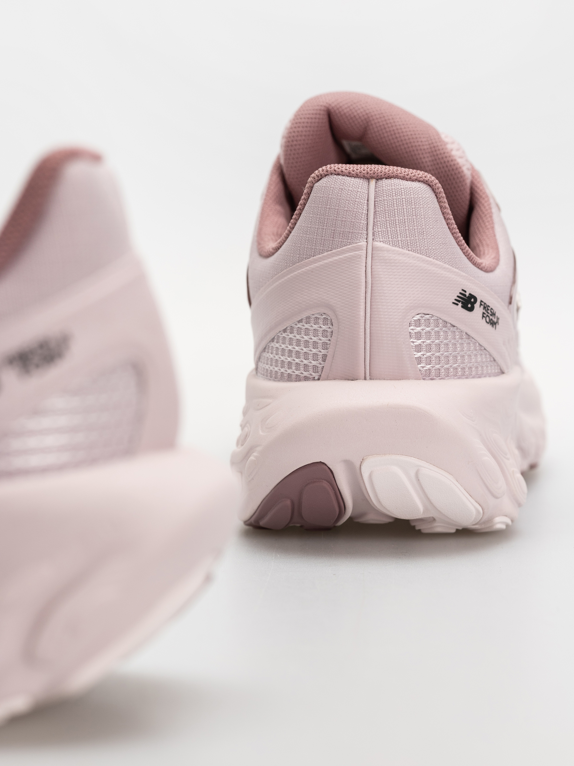 New Balance UTRN Schuhe (stone pink/rosewood)