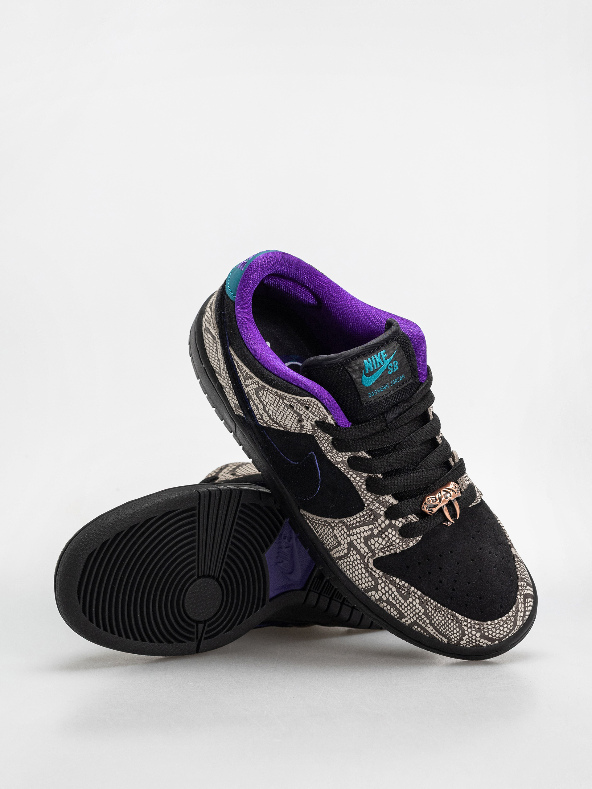 Nike SB Dunk Low Pro Schuhe (string/black bright spruce fierce purple)