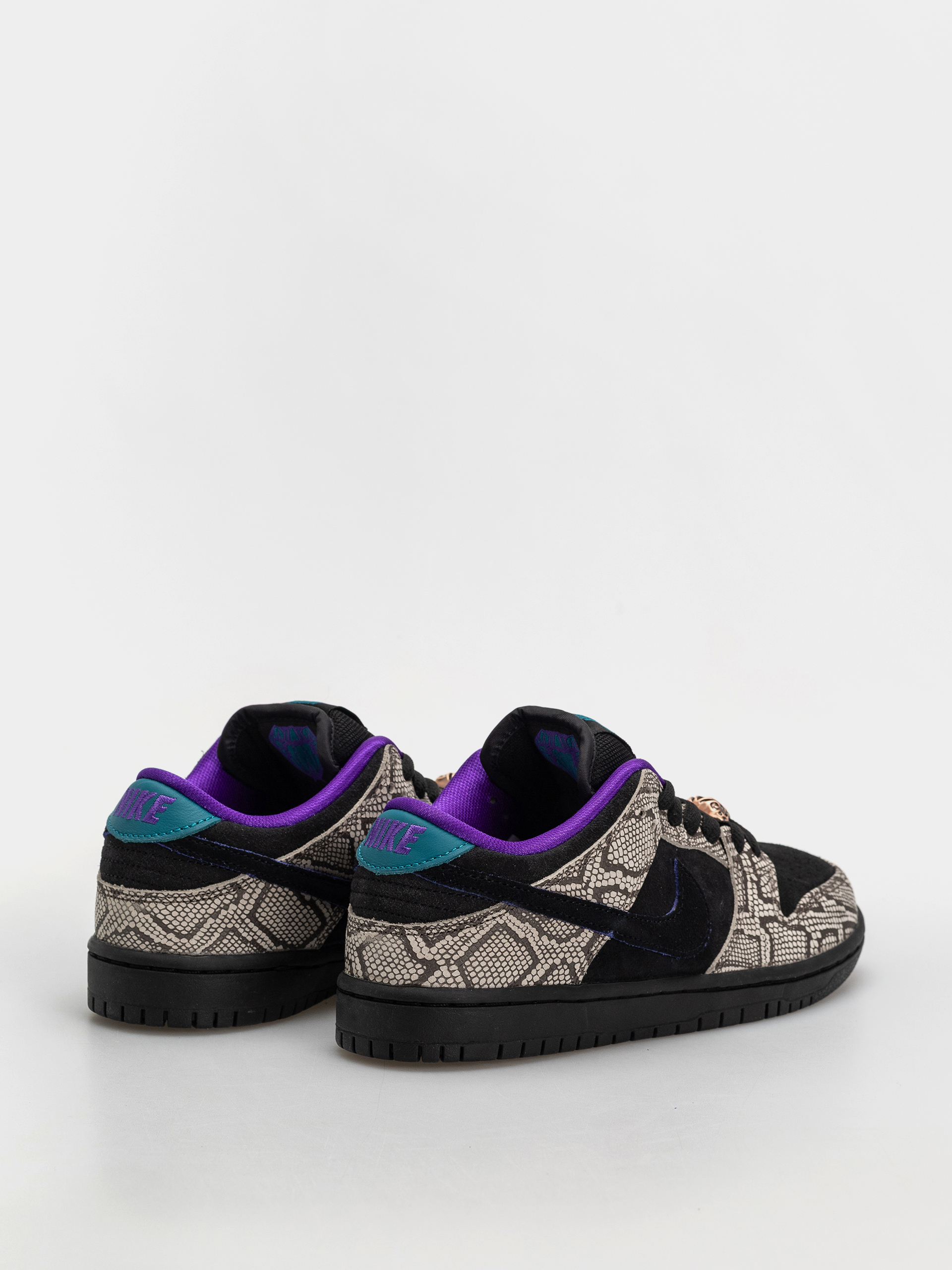 Nike SB Dunk Low Pro Schuhe (string/black bright spruce fierce purple)