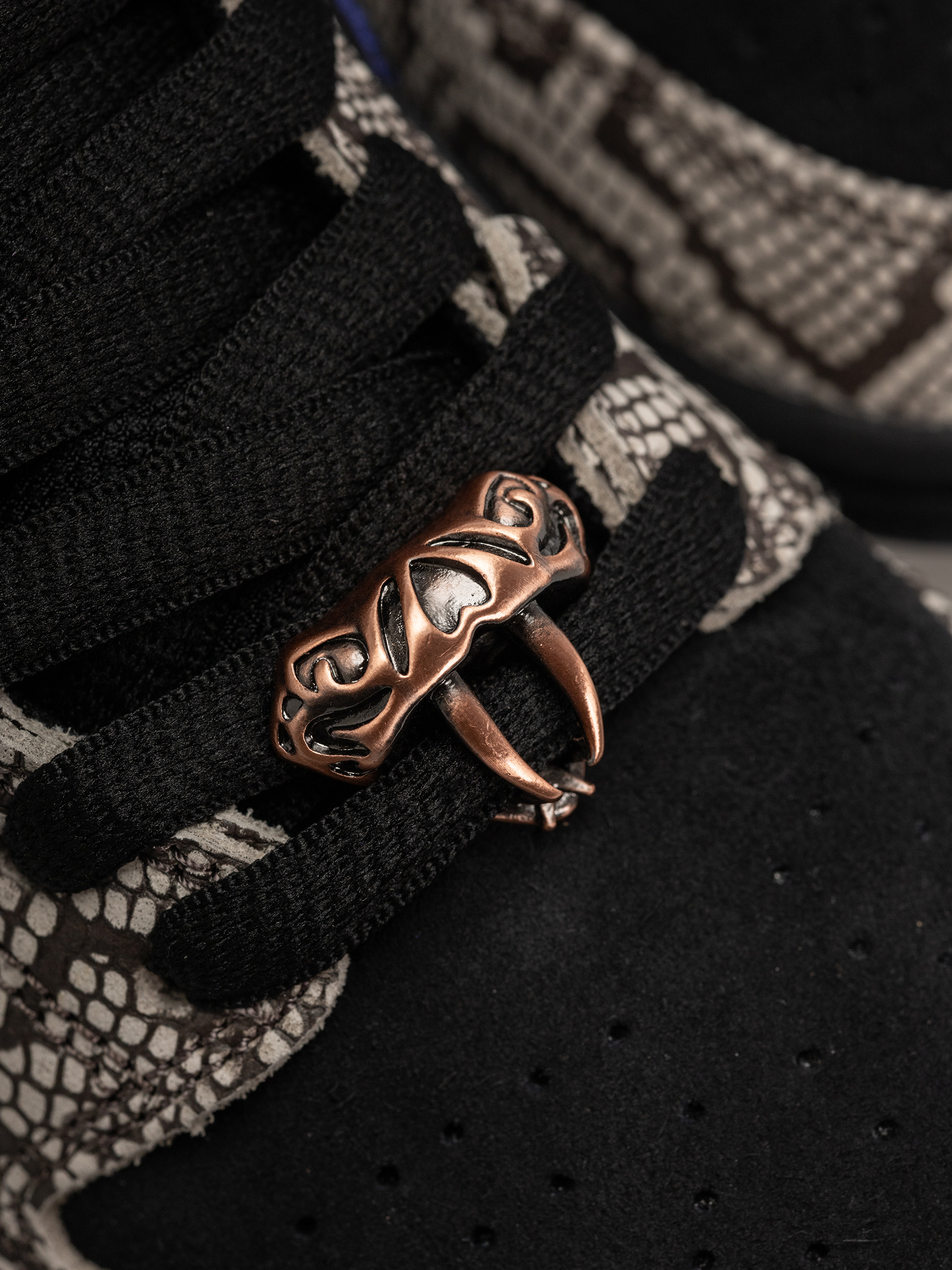 Nike SB Dunk Low Pro Schuhe (string/black bright spruce fierce purple)