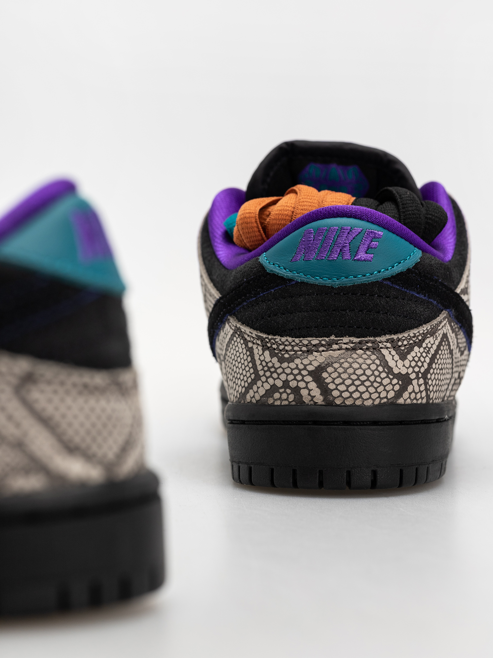 Nike SB Dunk Low Pro Shoes (string/black bright spruce fierce purple)