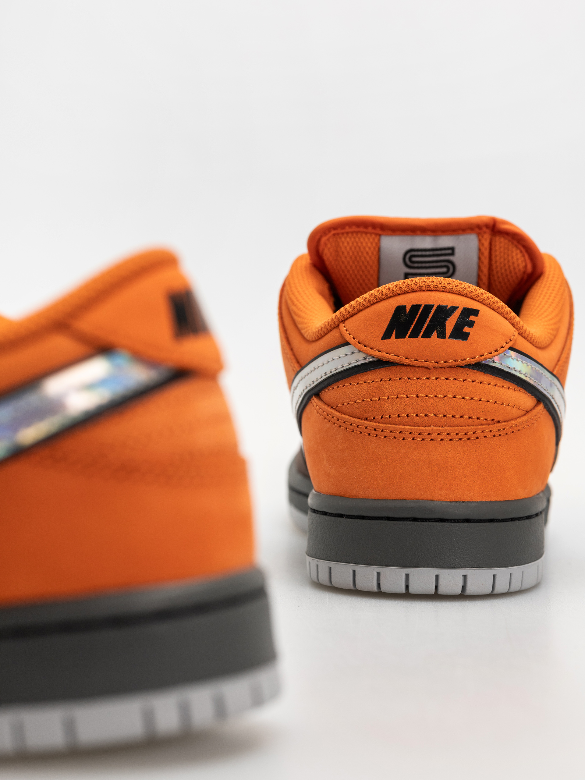 Nike SB Dunk Low Pro Schuhe (safety orange/wolf grey baroque brown)