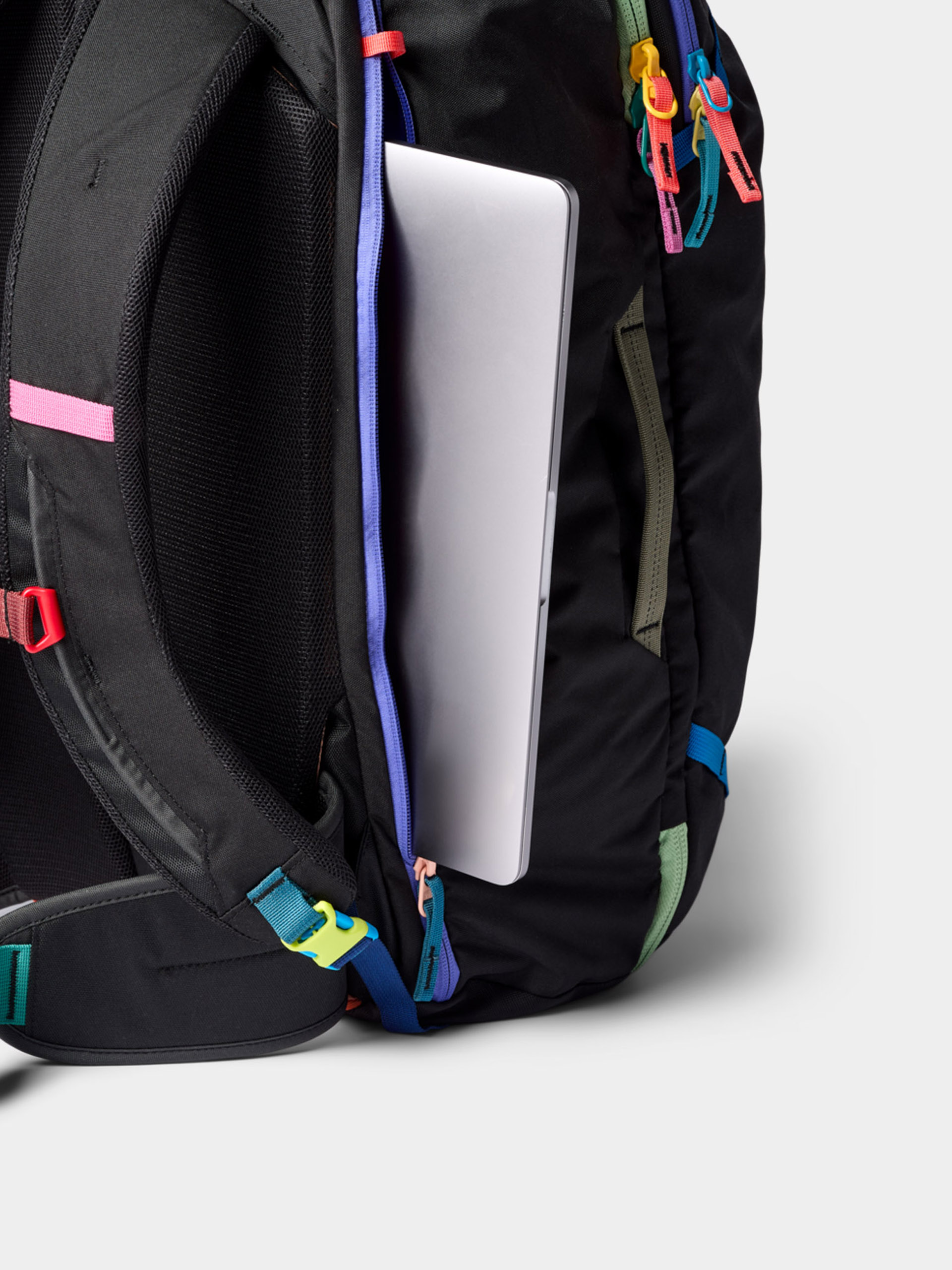 Cotopaxi Backpack Allpa 35L Travel Pack (del dia dark)