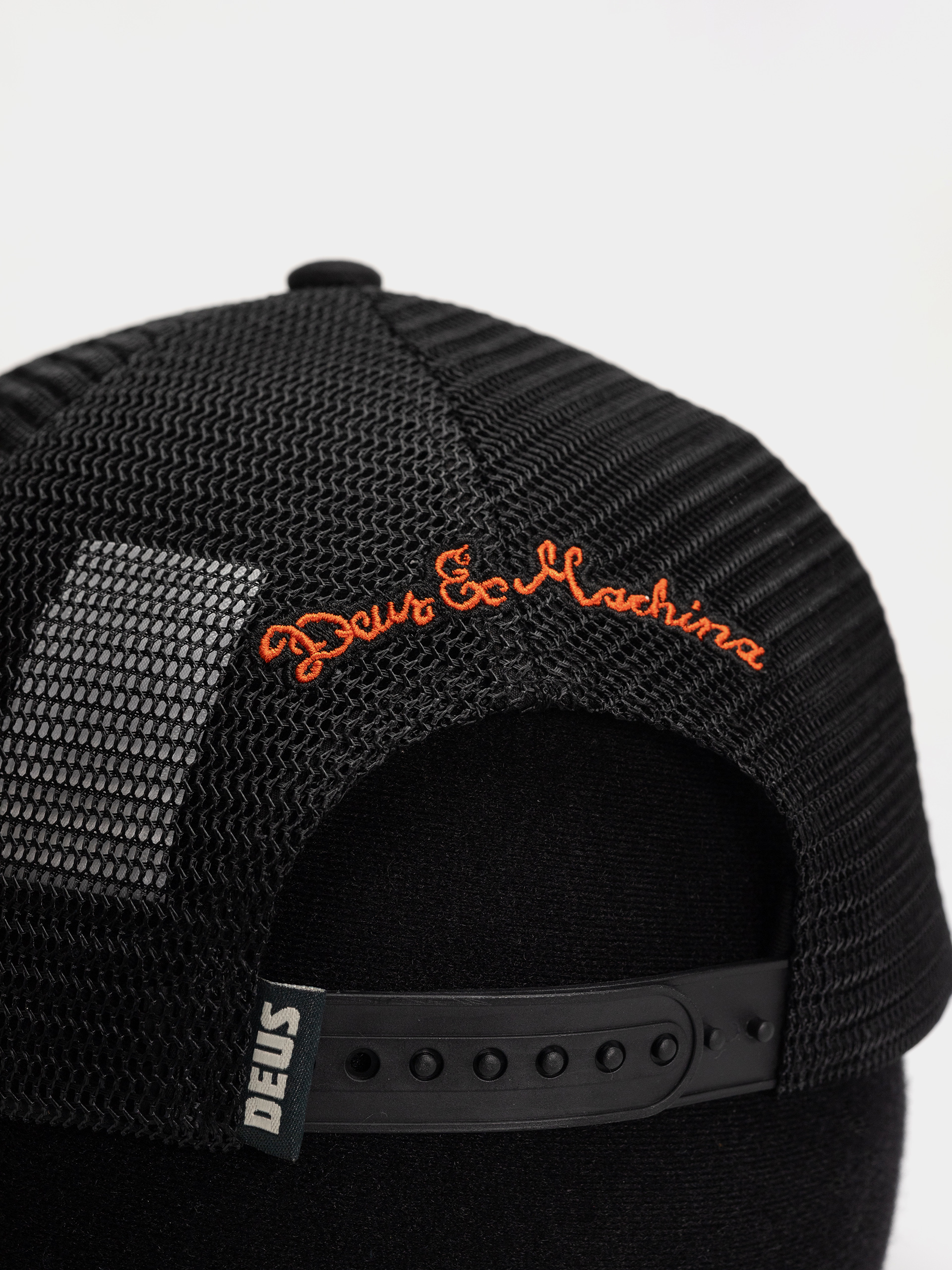 Deus Ex Machina Strata Trucker Cap (black)