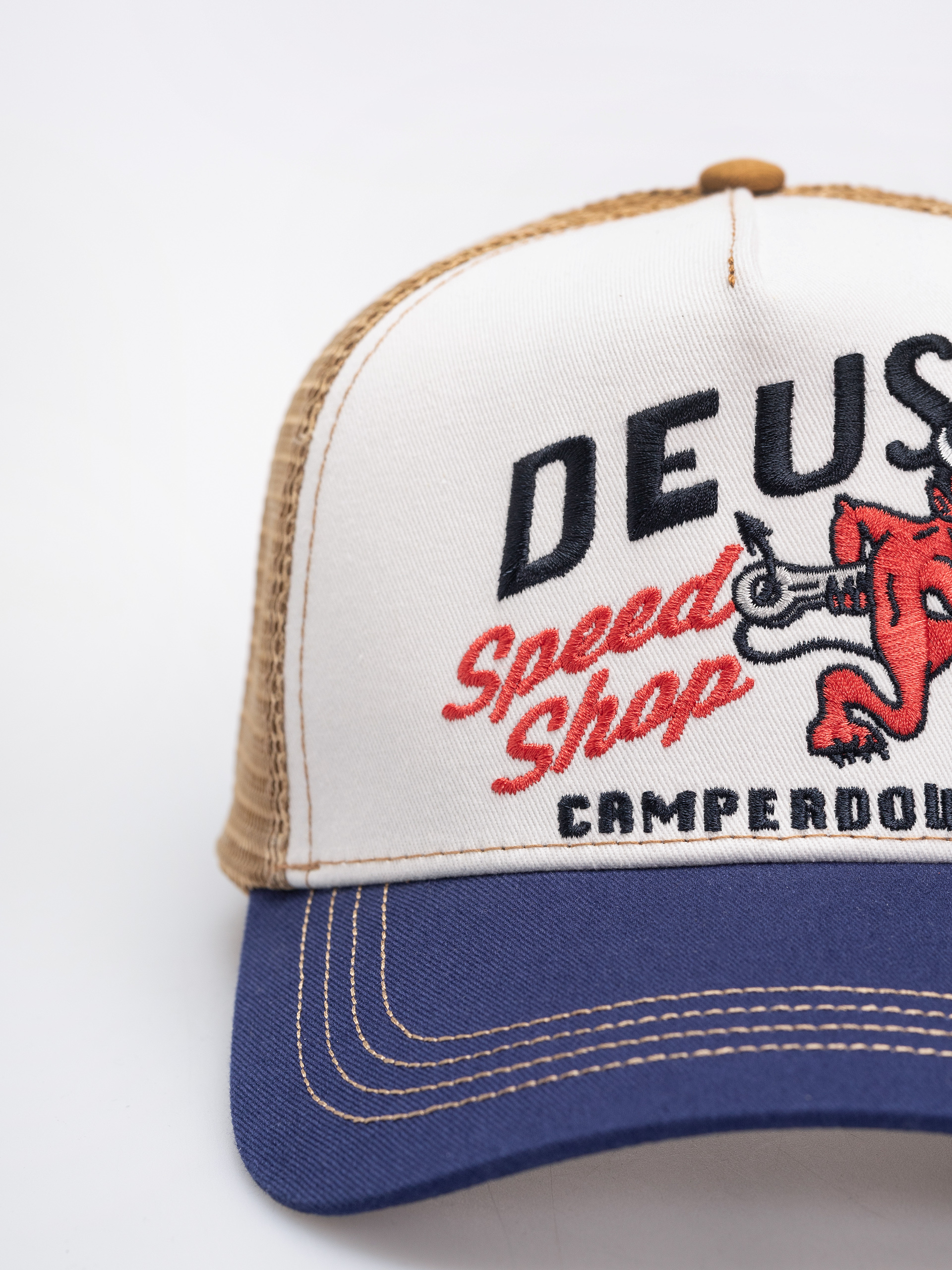 Deus Ex Machina Dogleg Trucker Cap (dirty white)