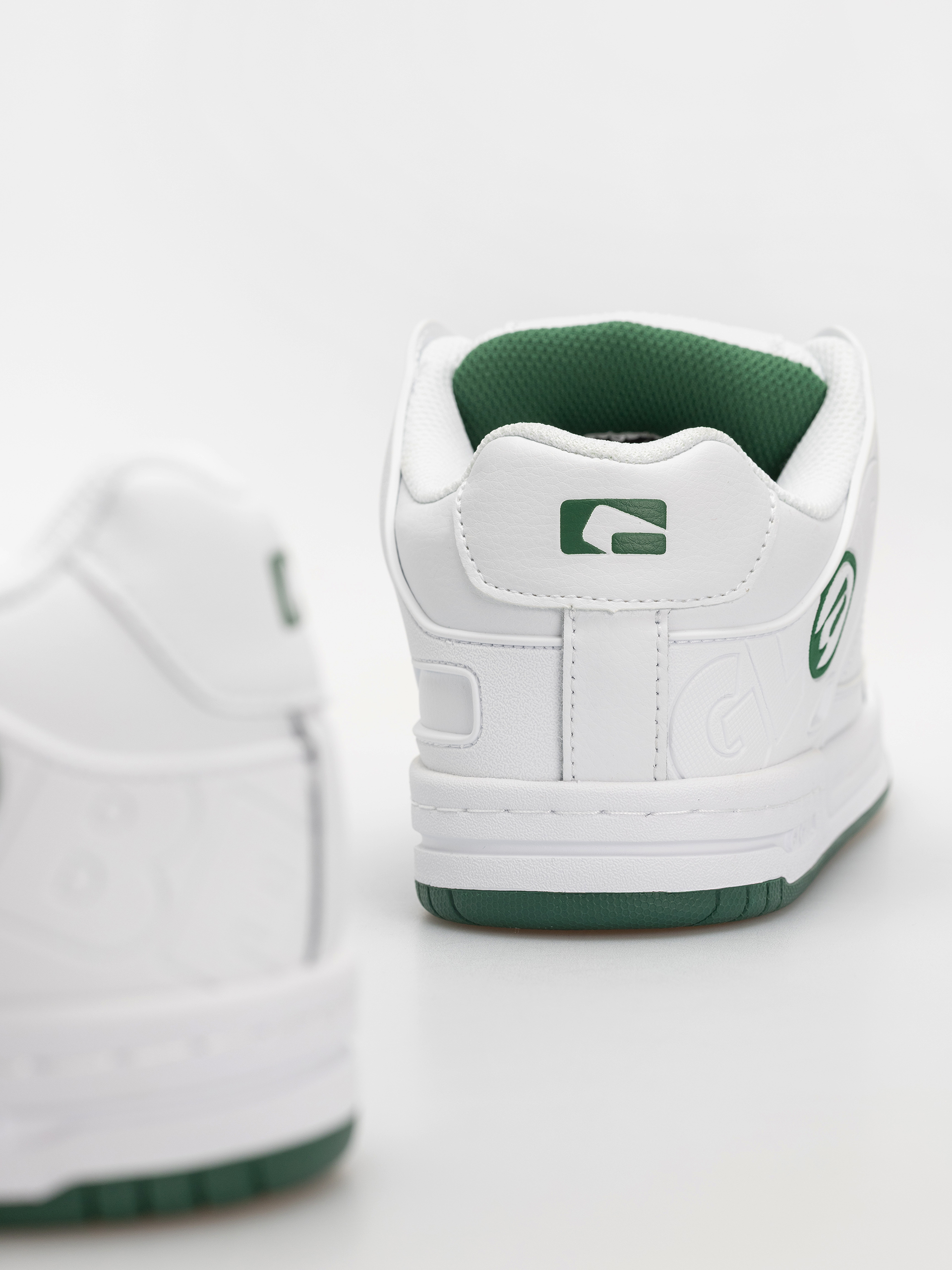 Globe Tilt Shoes (white/green)