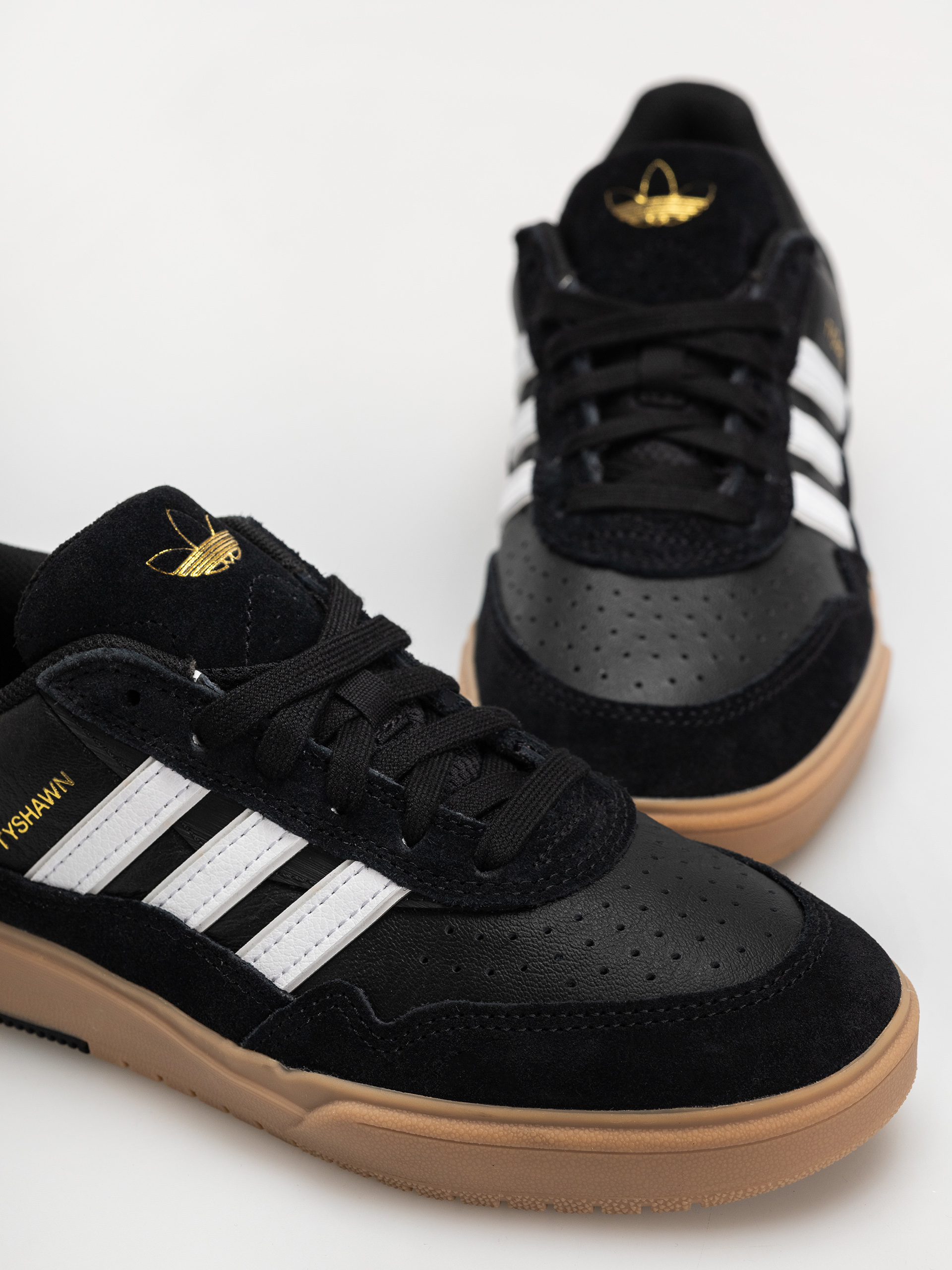 adidas Tyshawn II Schuhe (cblack/ftwwht/gum4)