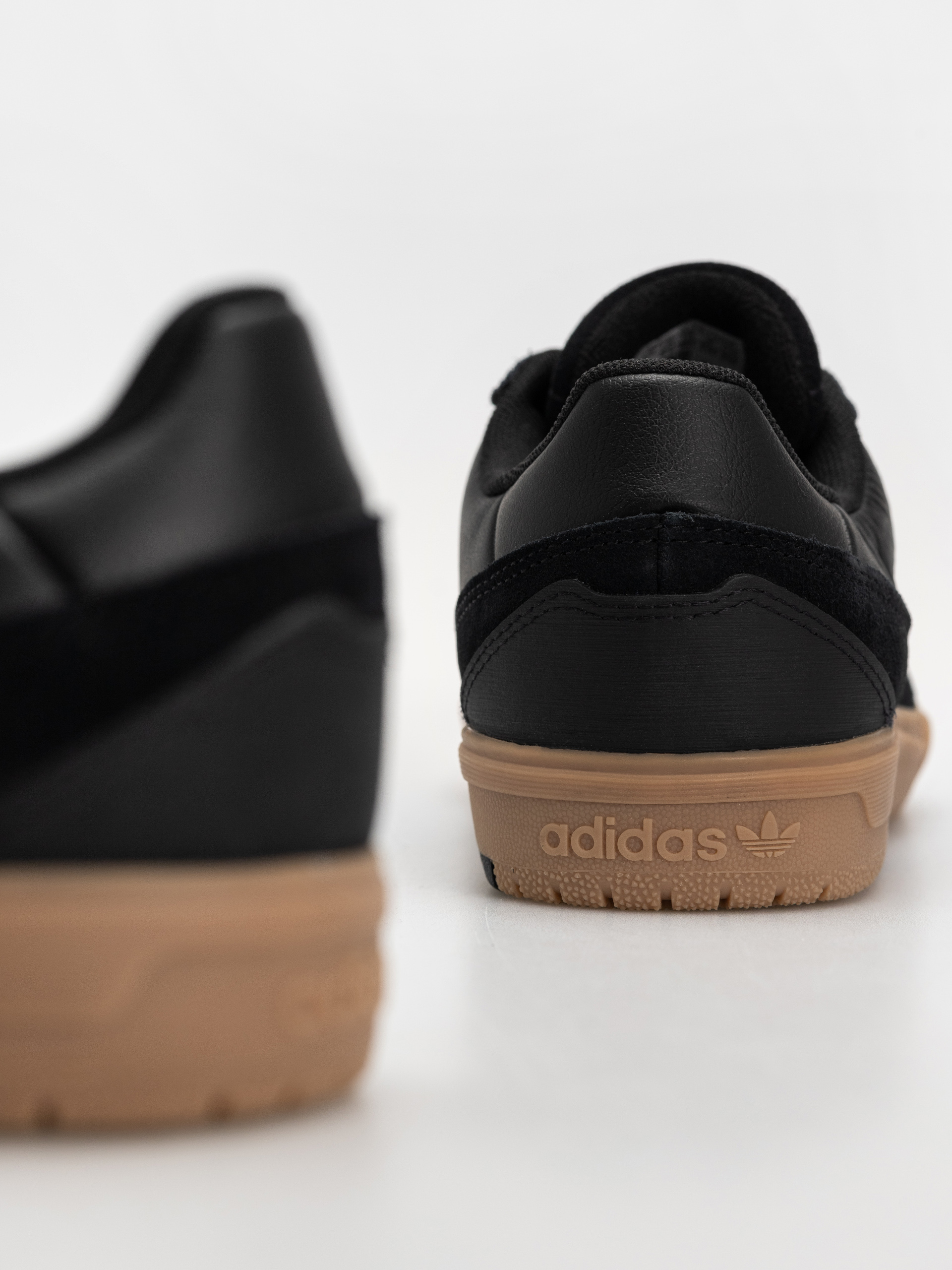 adidas Tyshawn II Shoes (cblack/ftwwht/gum4)