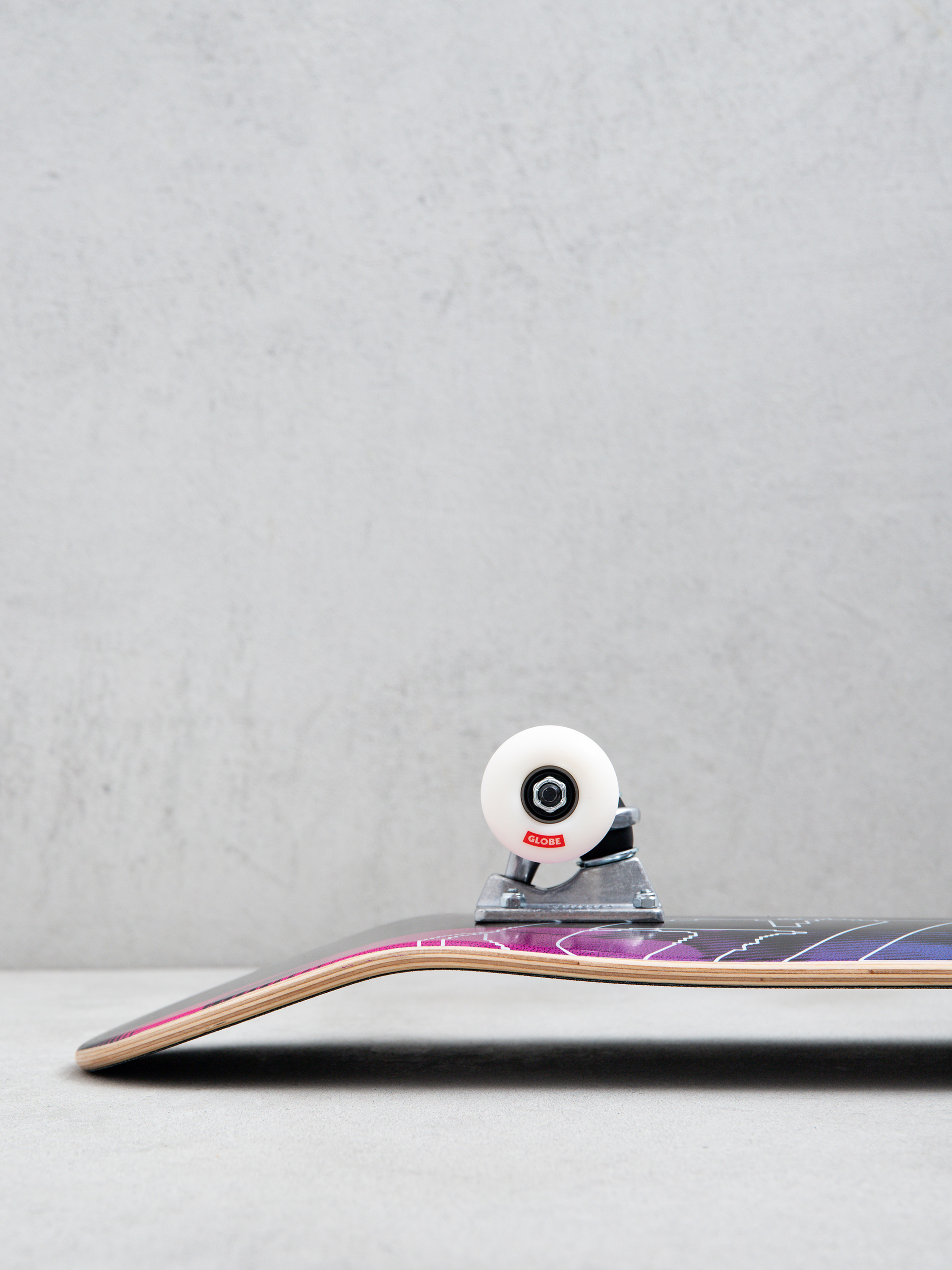 Globe G0 Hive Skateboard (blur)