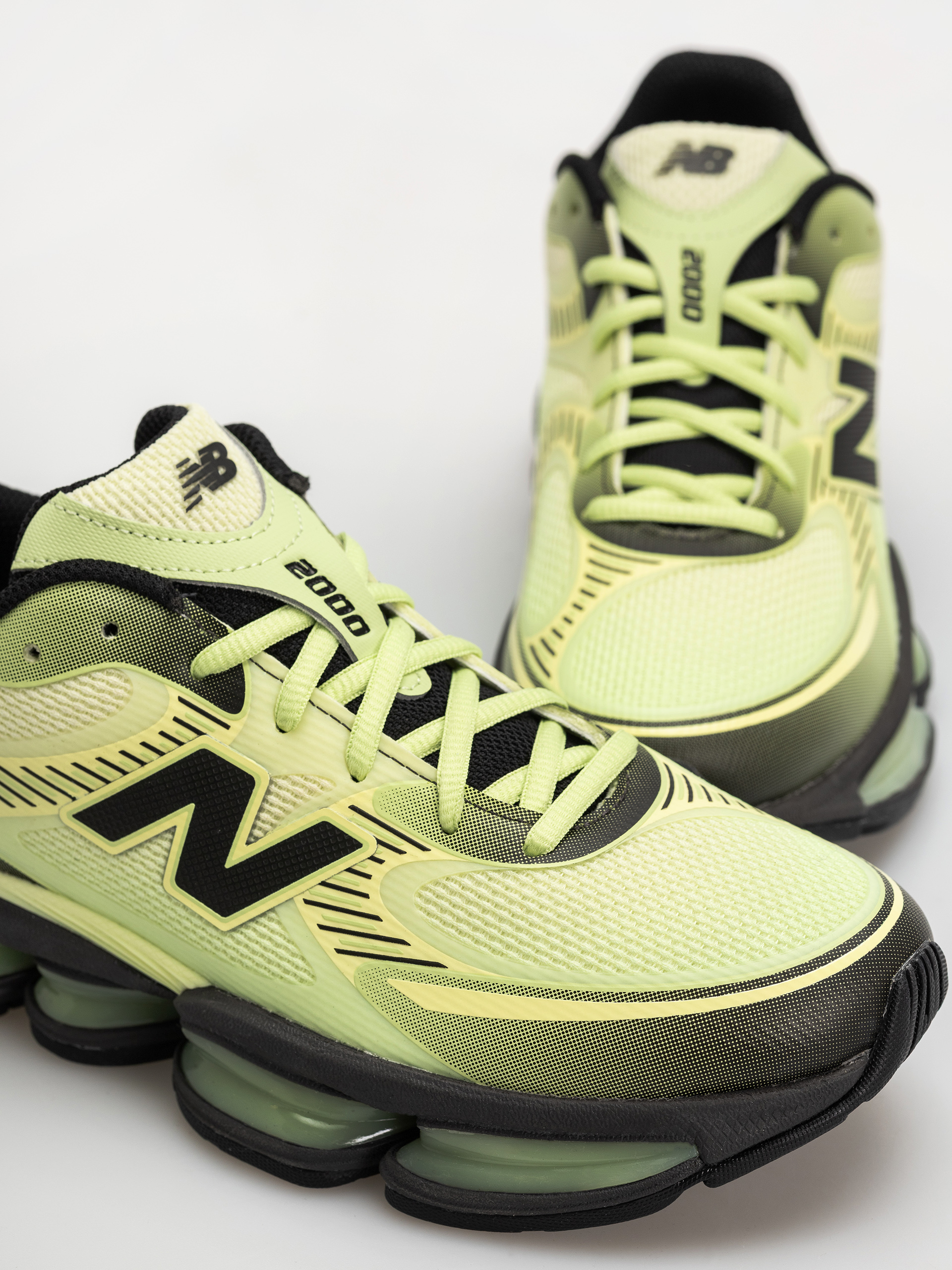 New Balance 2000 Shoes (limelight/dry lime/faded black)
