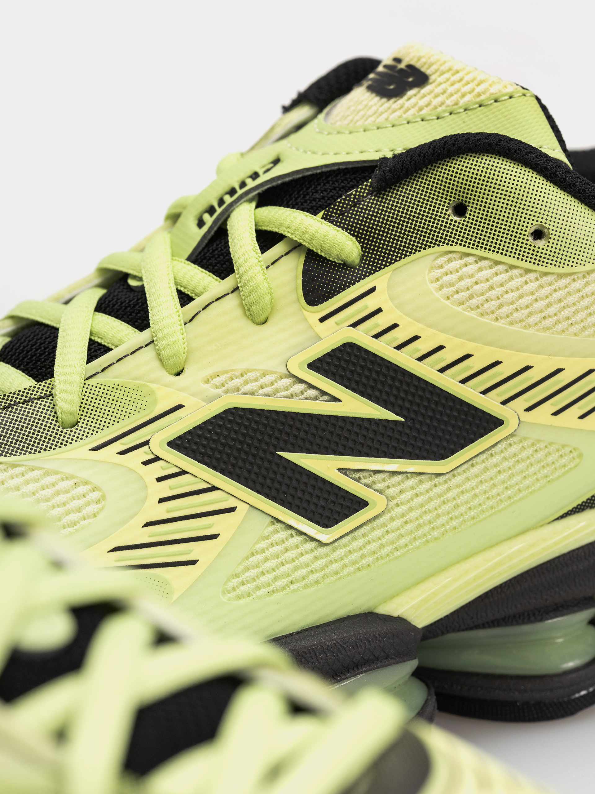 New Balance 2000 Shoes (limelight/dry lime/faded black)