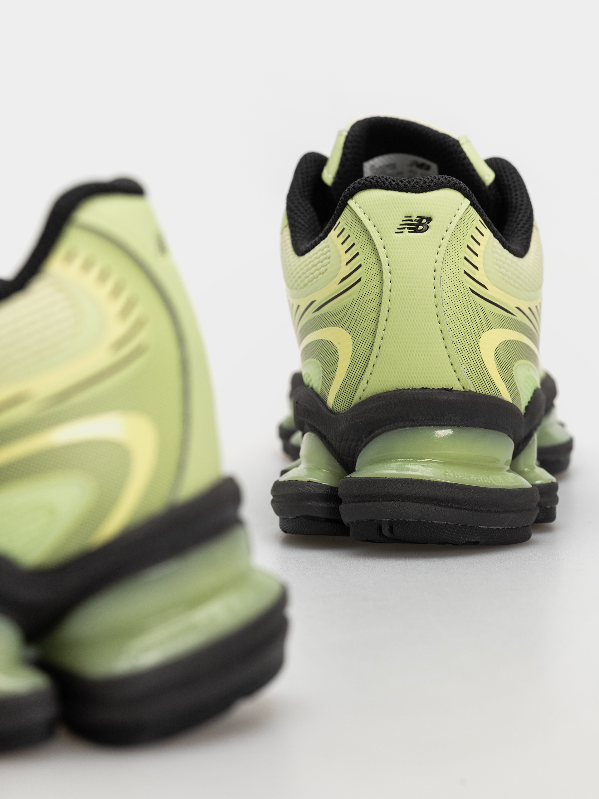 New Balance 2000 Shoes (limelight/dry lime/faded black)