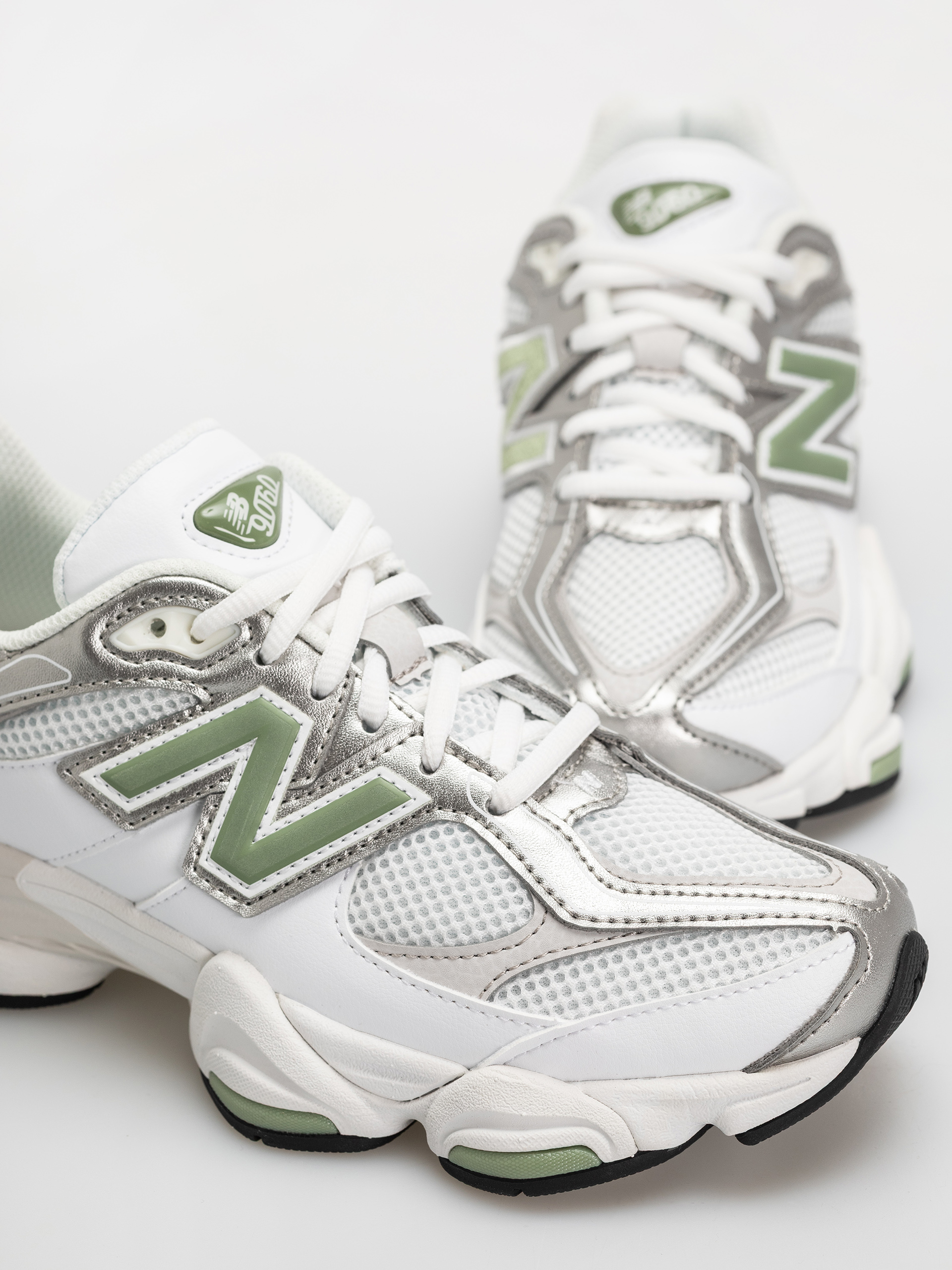 New Balance 9060 Shoes (103 white/oregano)