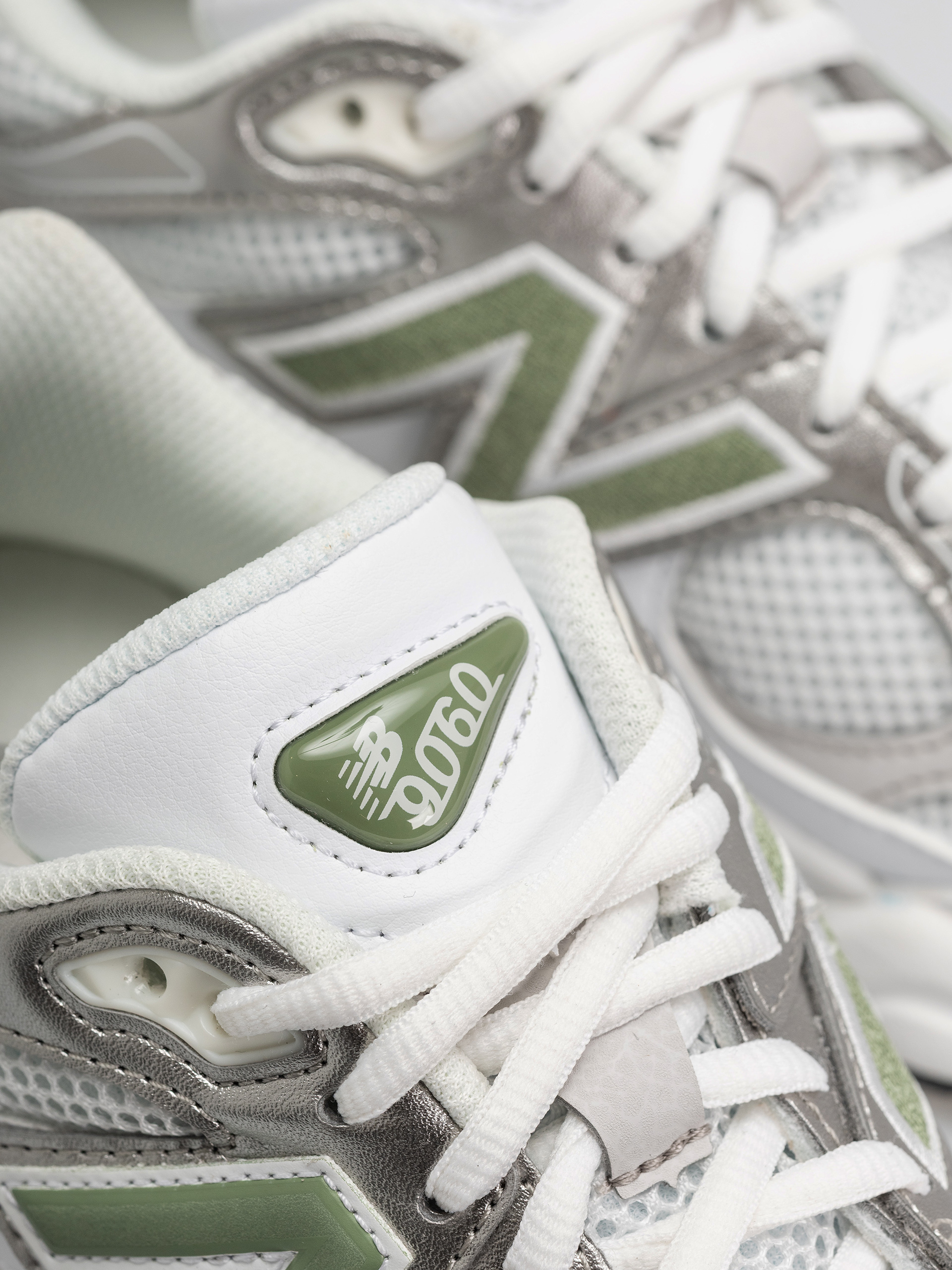 New Balance 9060 Schuhe (103 white/oregano)