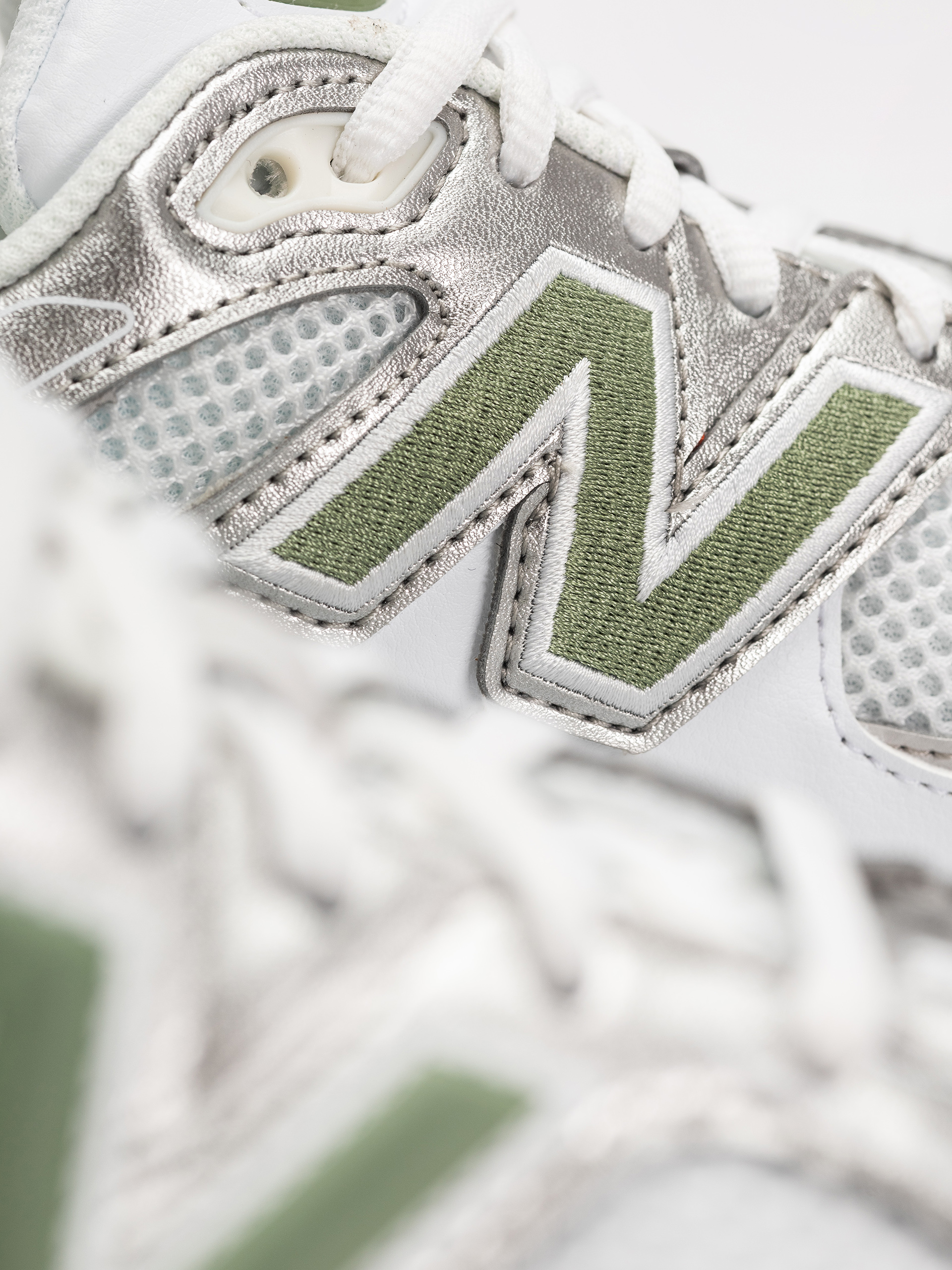 New Balance 9060 Shoes (103 white/oregano)