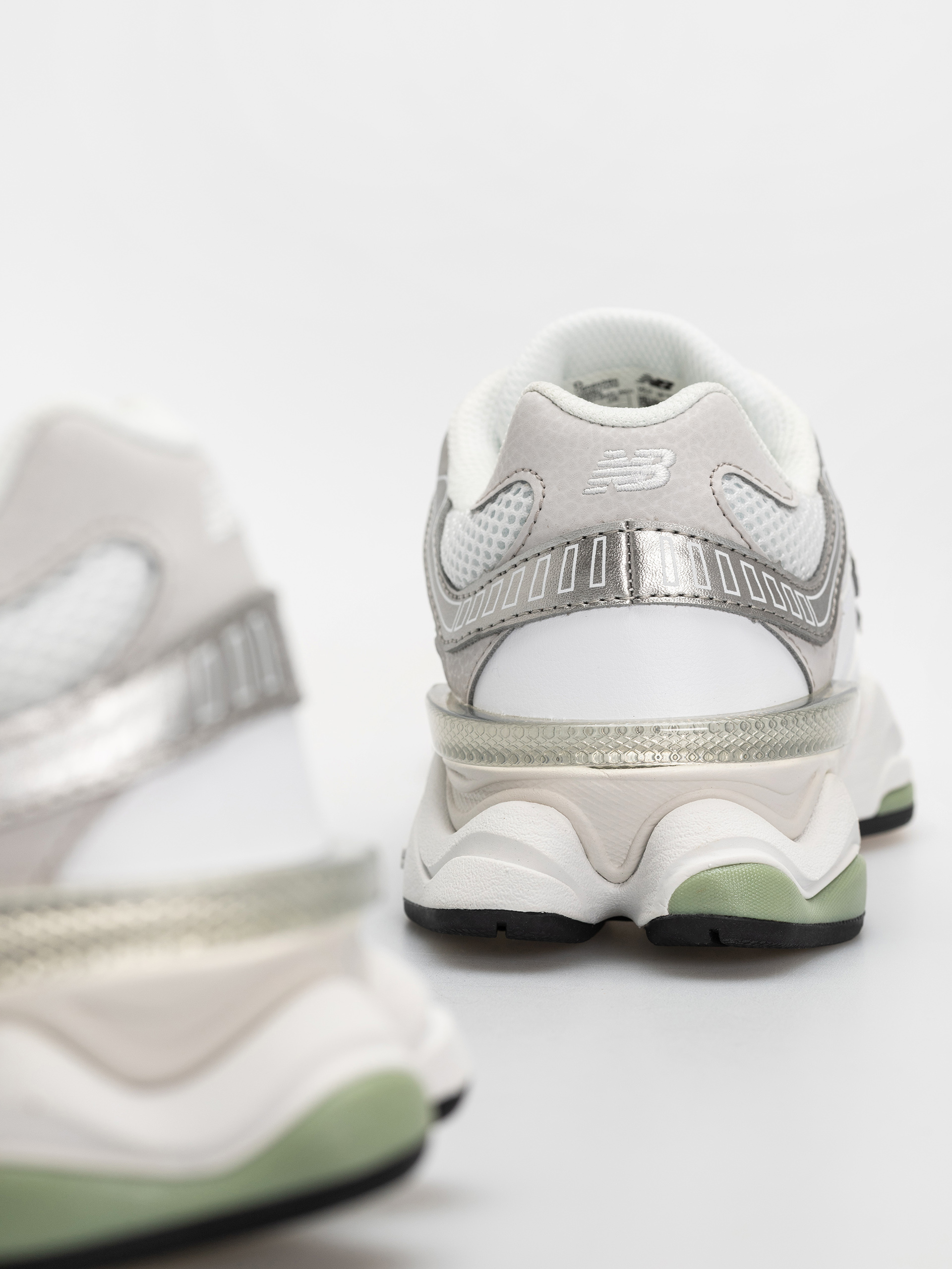 New Balance 9060 Schuhe (103 white/oregano)