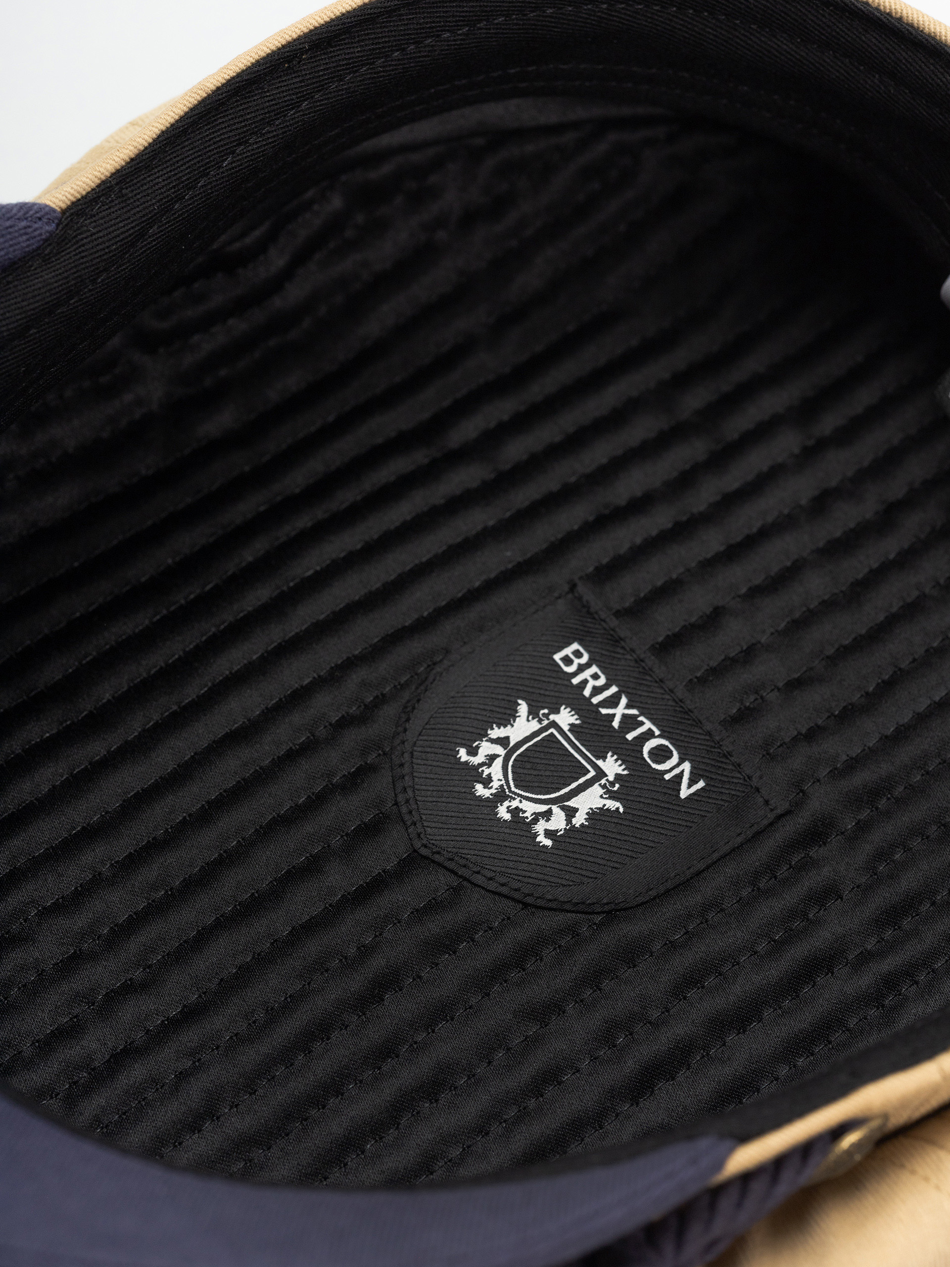 Brixton Fiddler Schirmmütze (sand/washed navy)