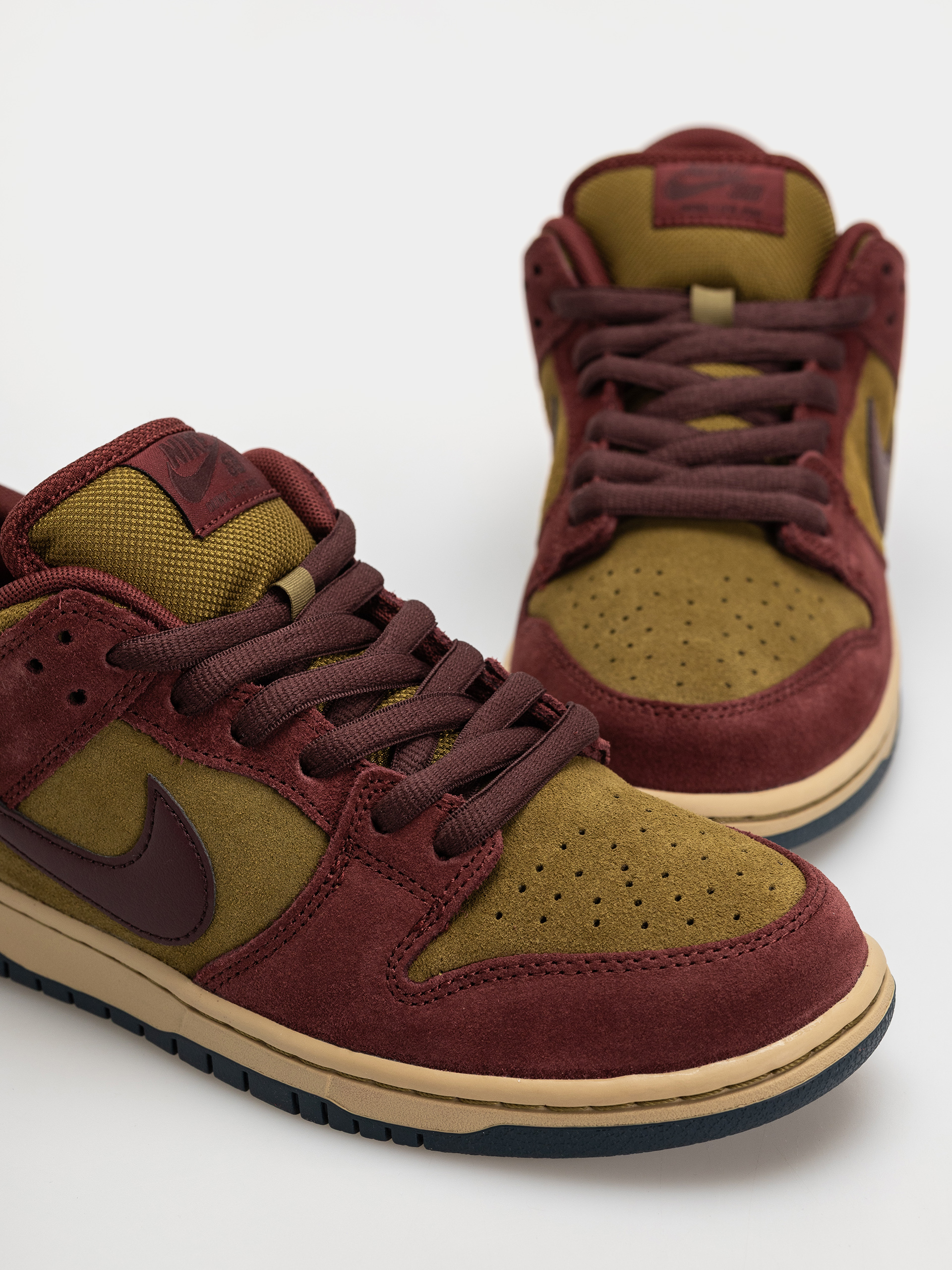 Nike SB Dunk Low Pro Schuhe (dark team red/burgundy crush olive flak)