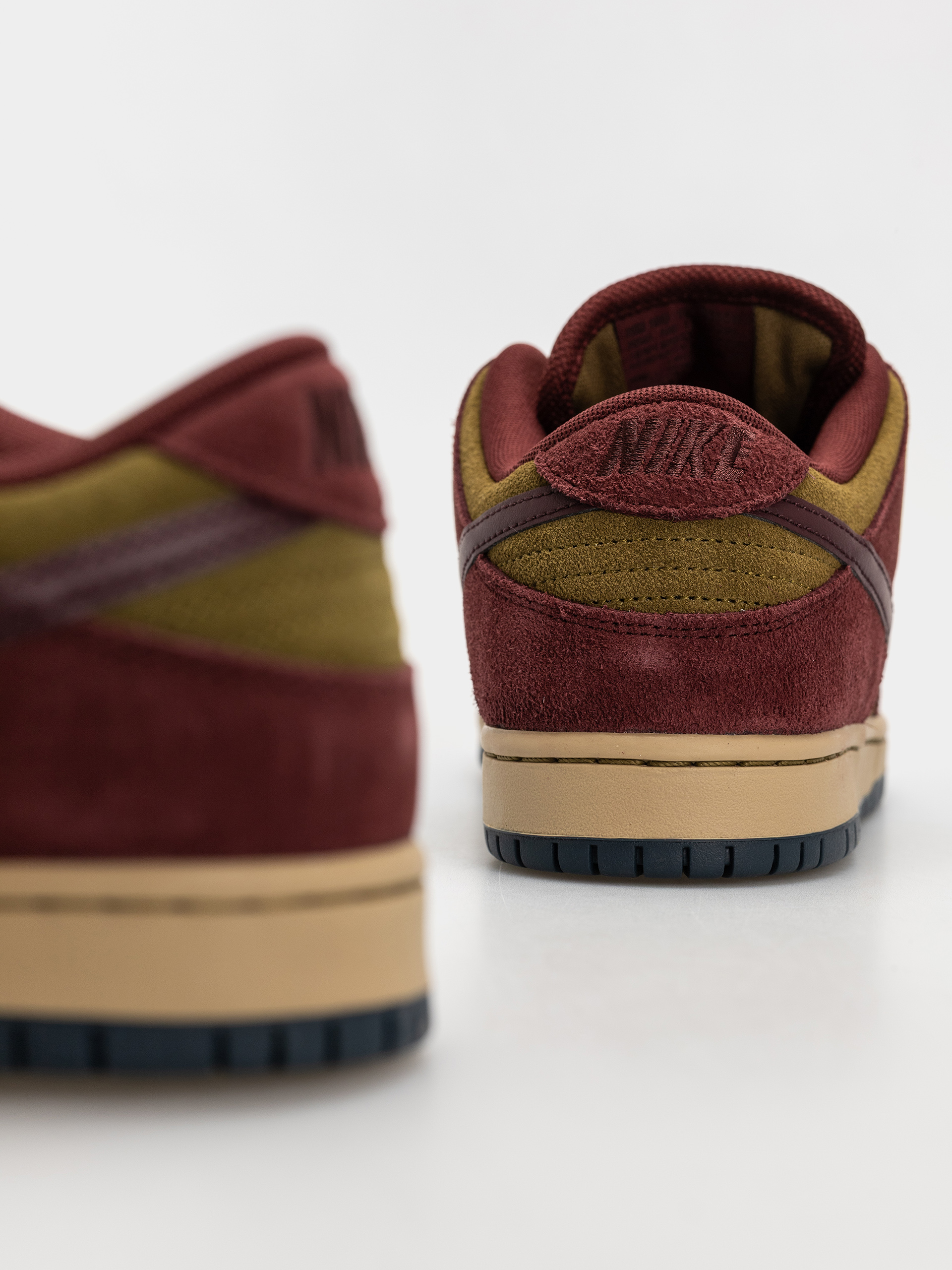 Nike SB Dunk Low Pro Schuhe (dark team red/burgundy crush olive flak)