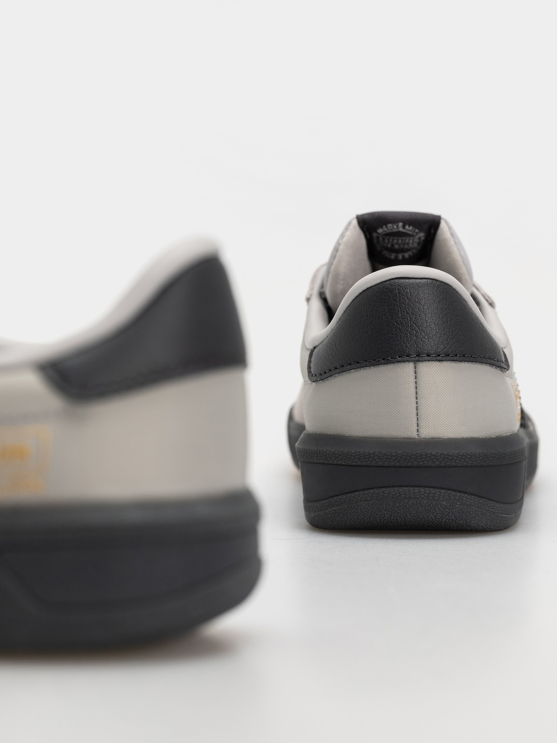 adidas Glenburn Shoes (gretwo/carbon/blubir)