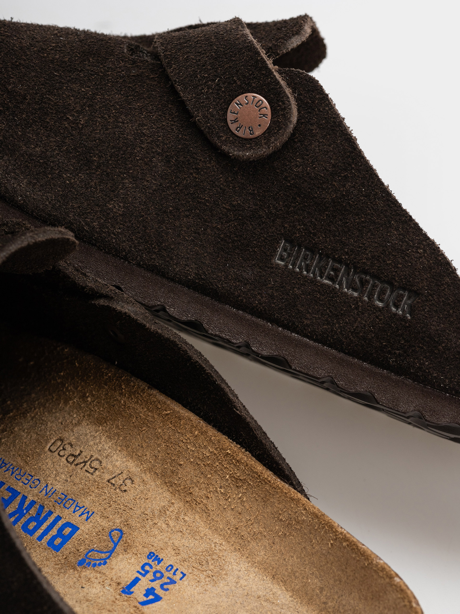 Birkenstock Boston Suede Regular Pantoletten (mocha)