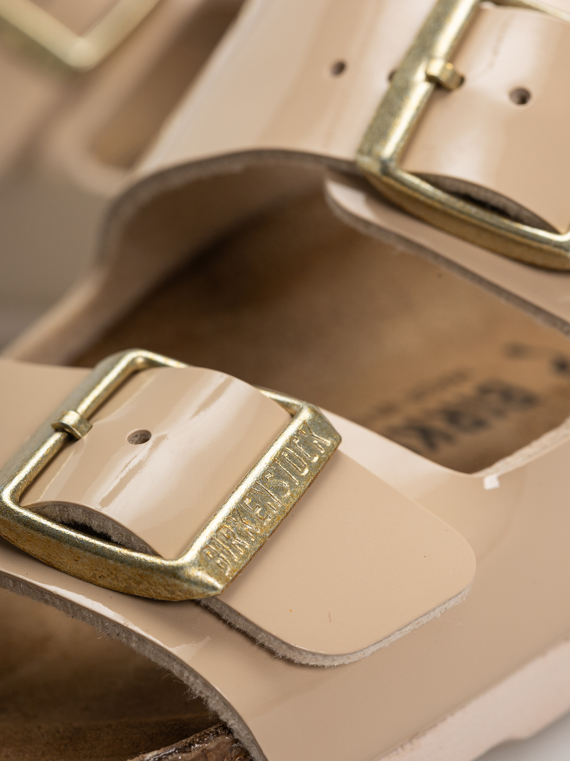 Birkenstock Arizona Birko Flor Patent Narrow Wmn Flip Flops (sand)