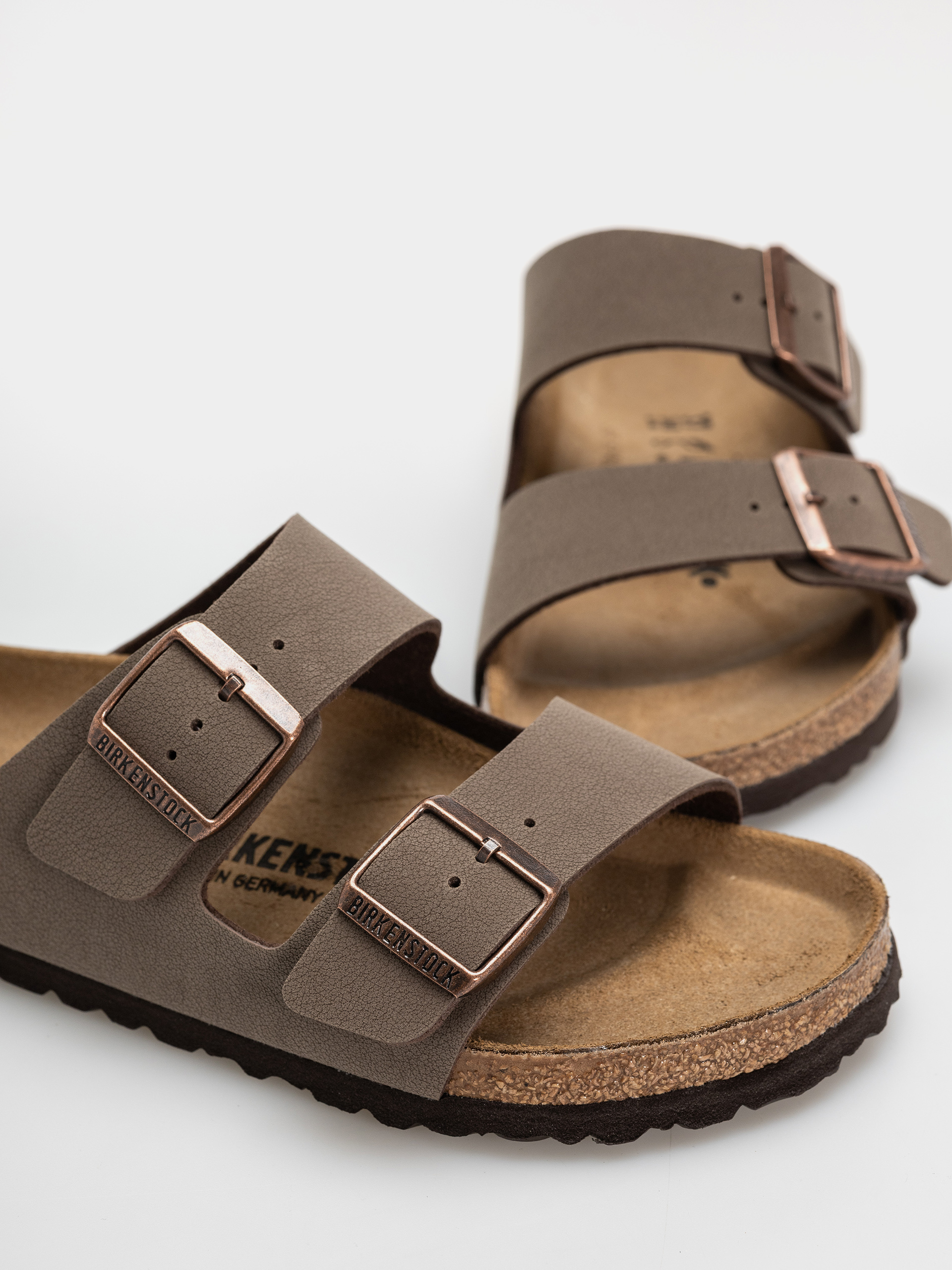 Birkenstock Arizona Birkibuc Regular Flip Flops (mocca)