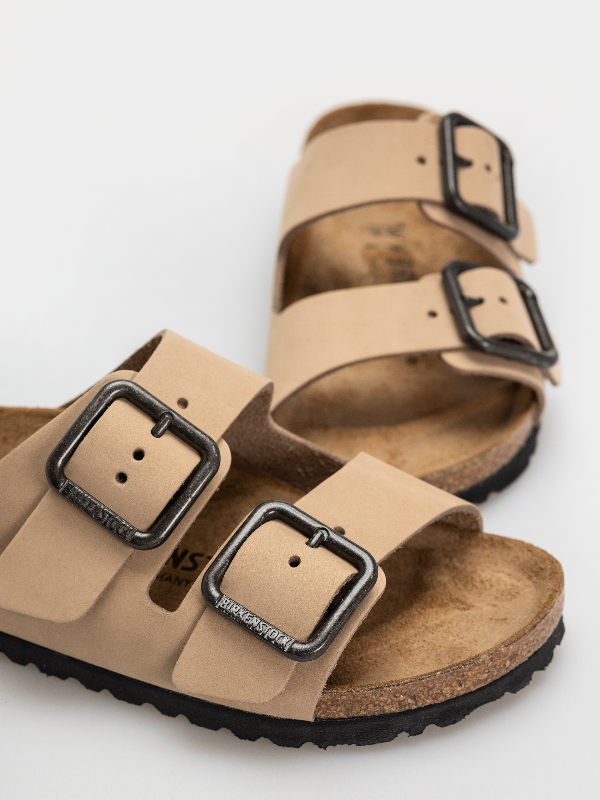 Birkenstock Arizona Wire Buckle Nubuck Leather Narrow Flip-flops (sandcastle)