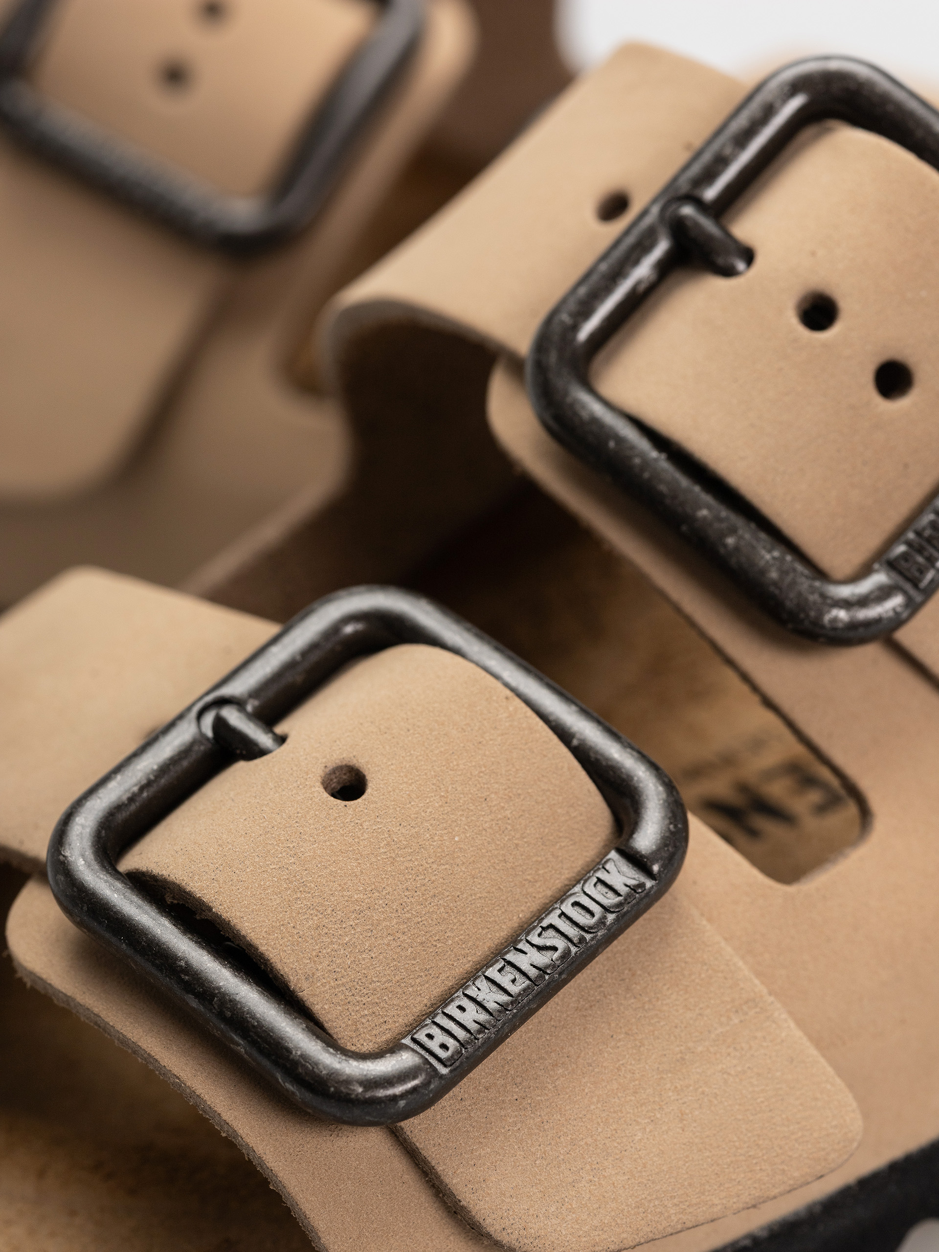 Birkenstock Arizona Wire Buckle Nubuck Leather Narrow Flip-flops (sandcastle)