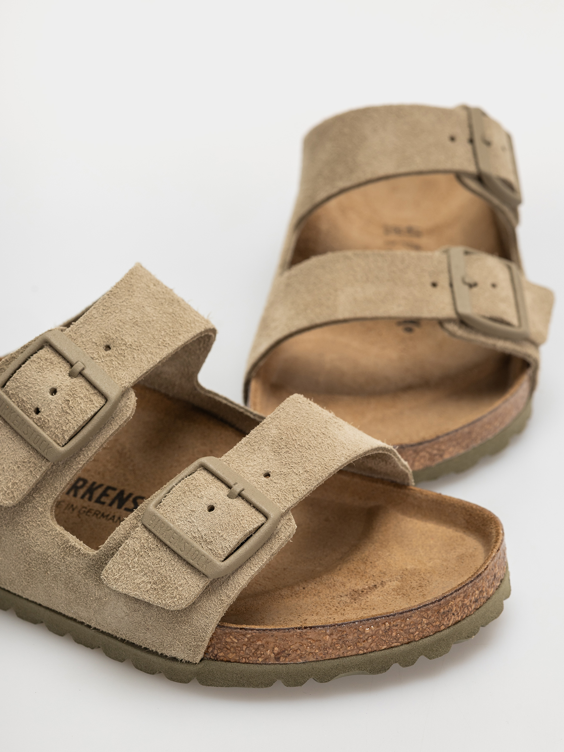 Birkenstock Arizona Suede Leather Regular Flip-flops (faded khaki)